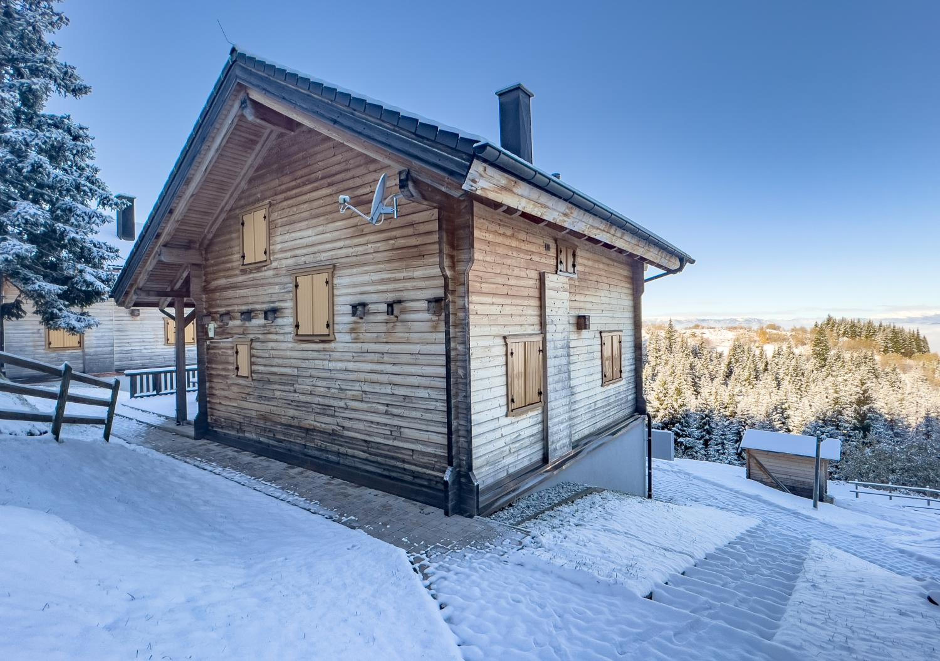 Three-Bedroom Chalet photo 2