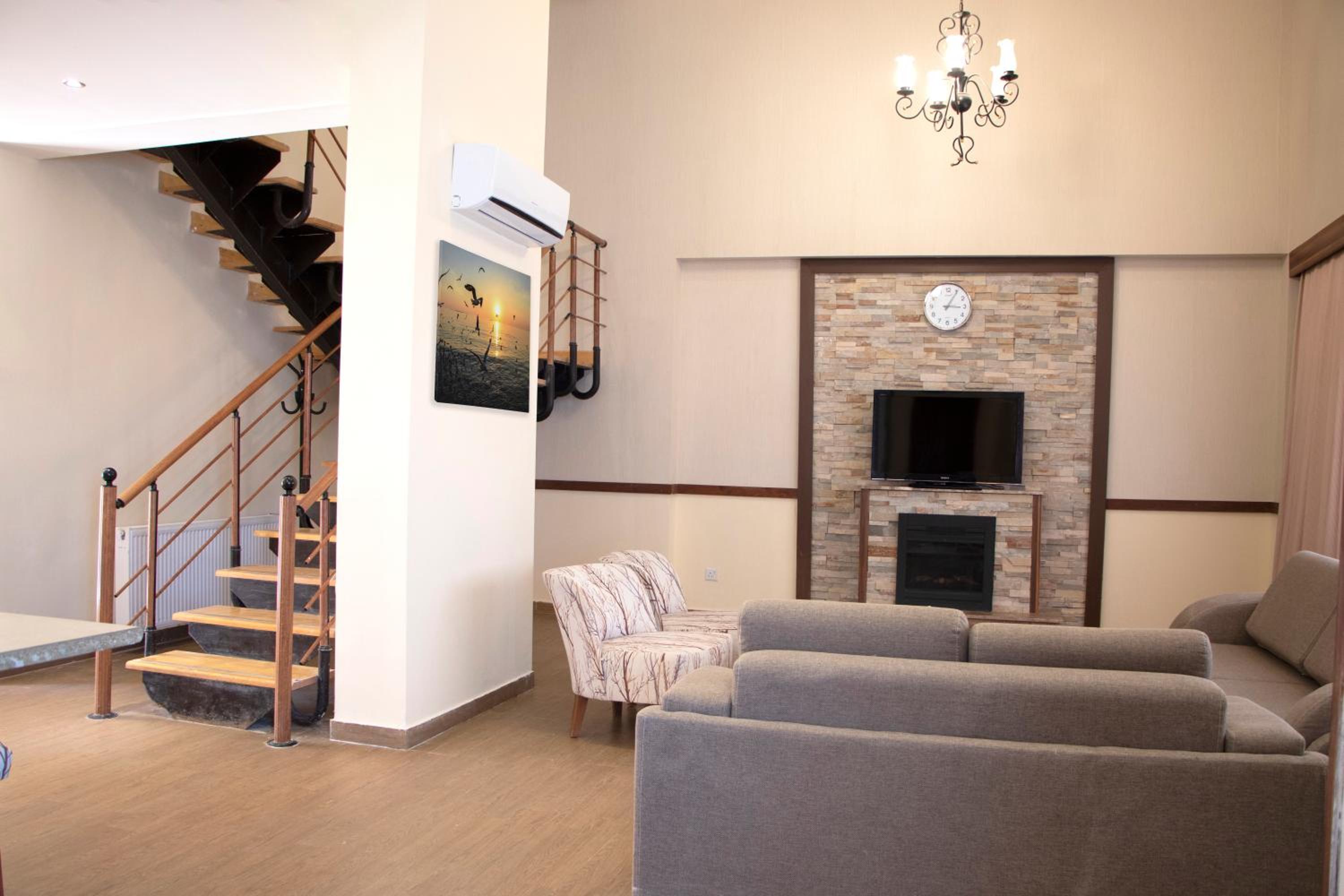 Three-Bedroom Villa photo 2