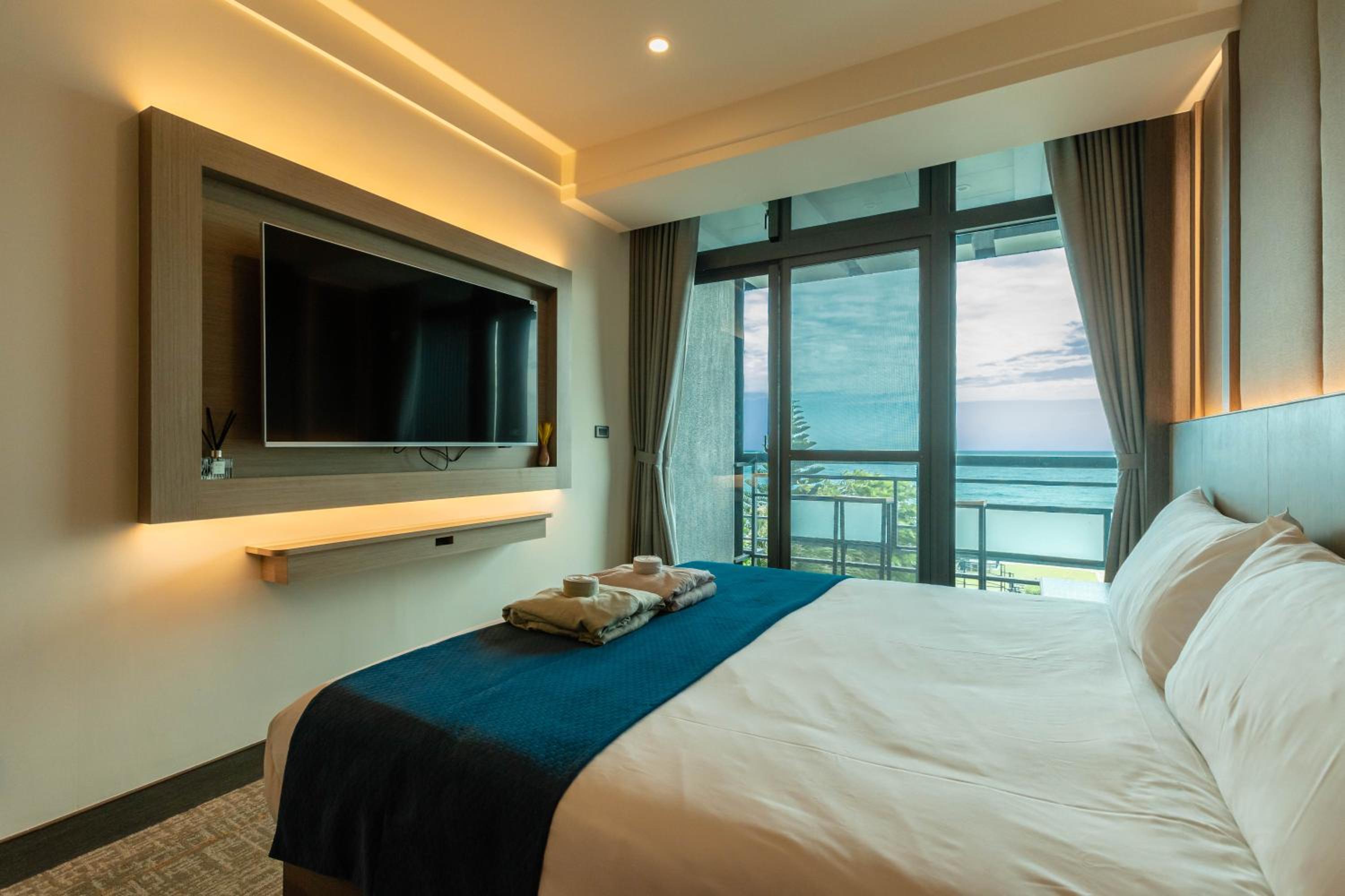 Double Room with Balcony and Sea View - Photo 2