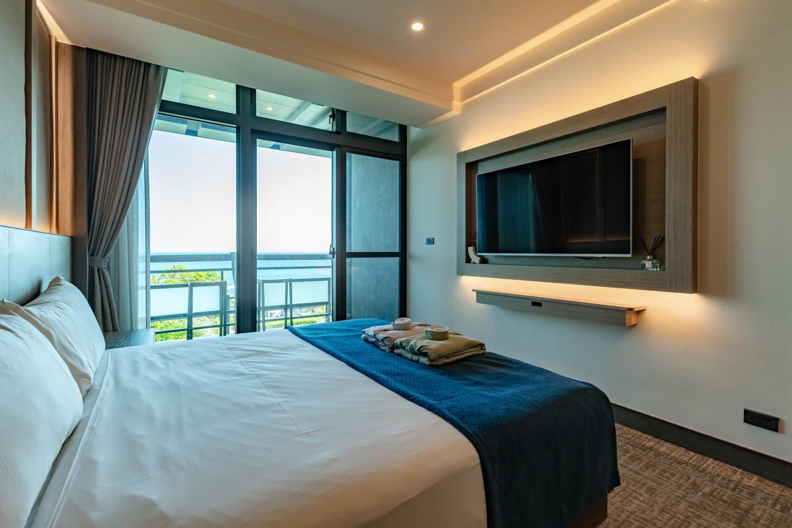 Double Room with Balcony and Sea View - Photo 4