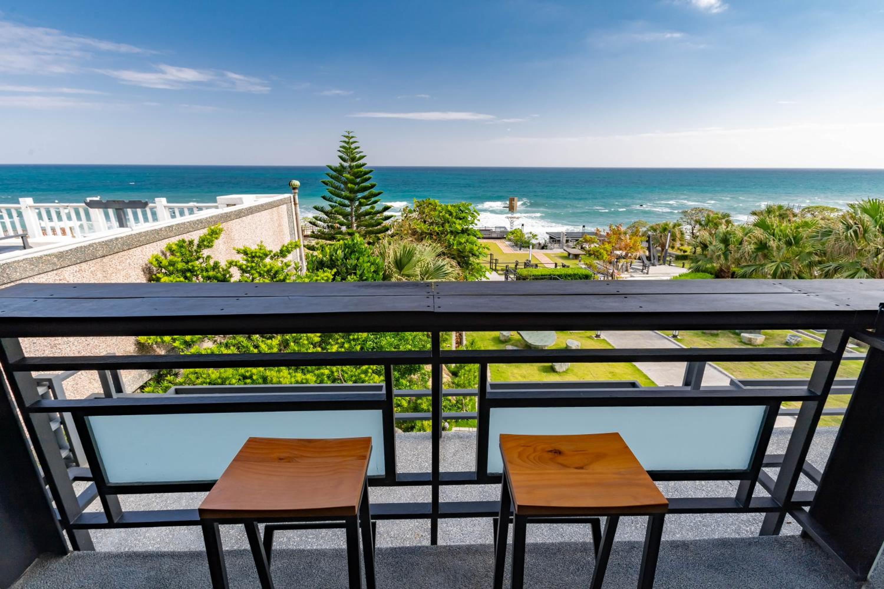 Double Room with Balcony and Sea View - Photo 6