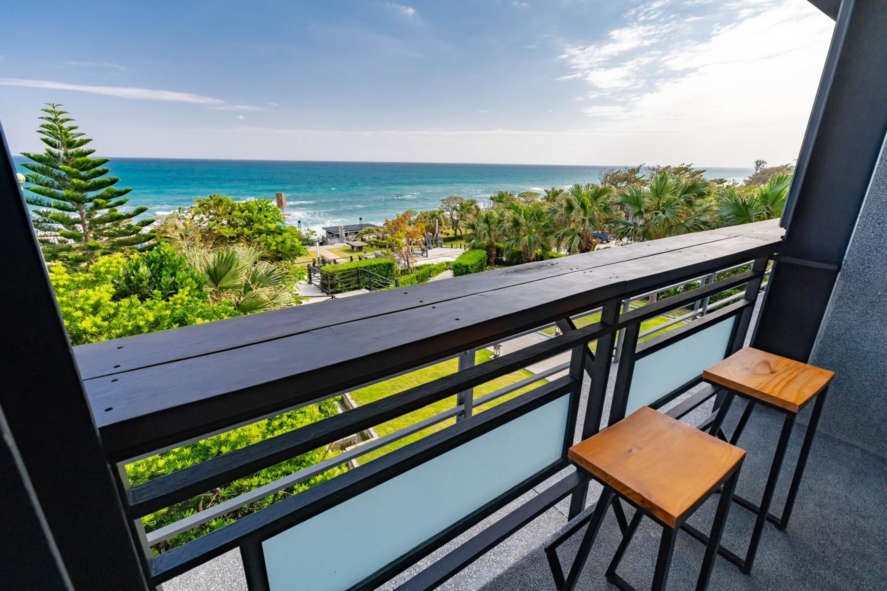 Double Room with Balcony and Sea View - Photo 7
