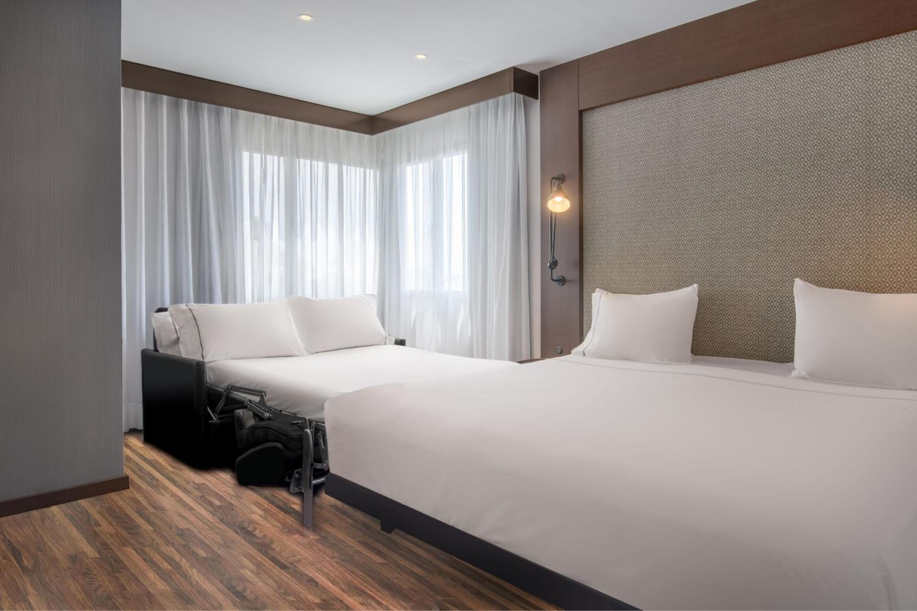 King Room with Sofa Bed thumbnail 5