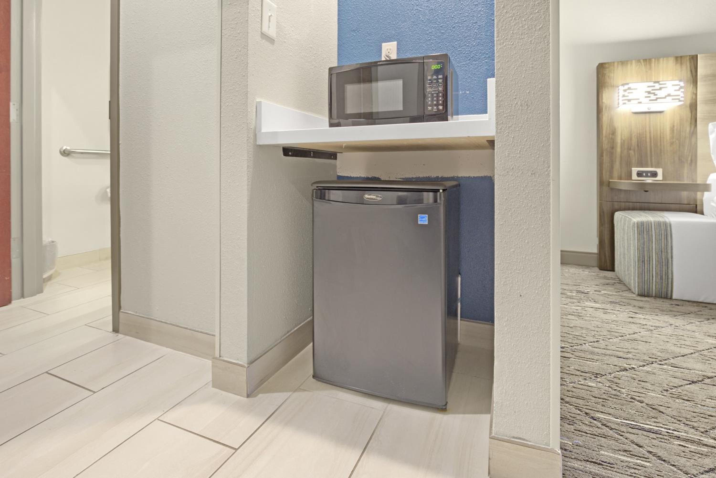 King Room - Mobility Access/Hearing Accessible - Photo 6