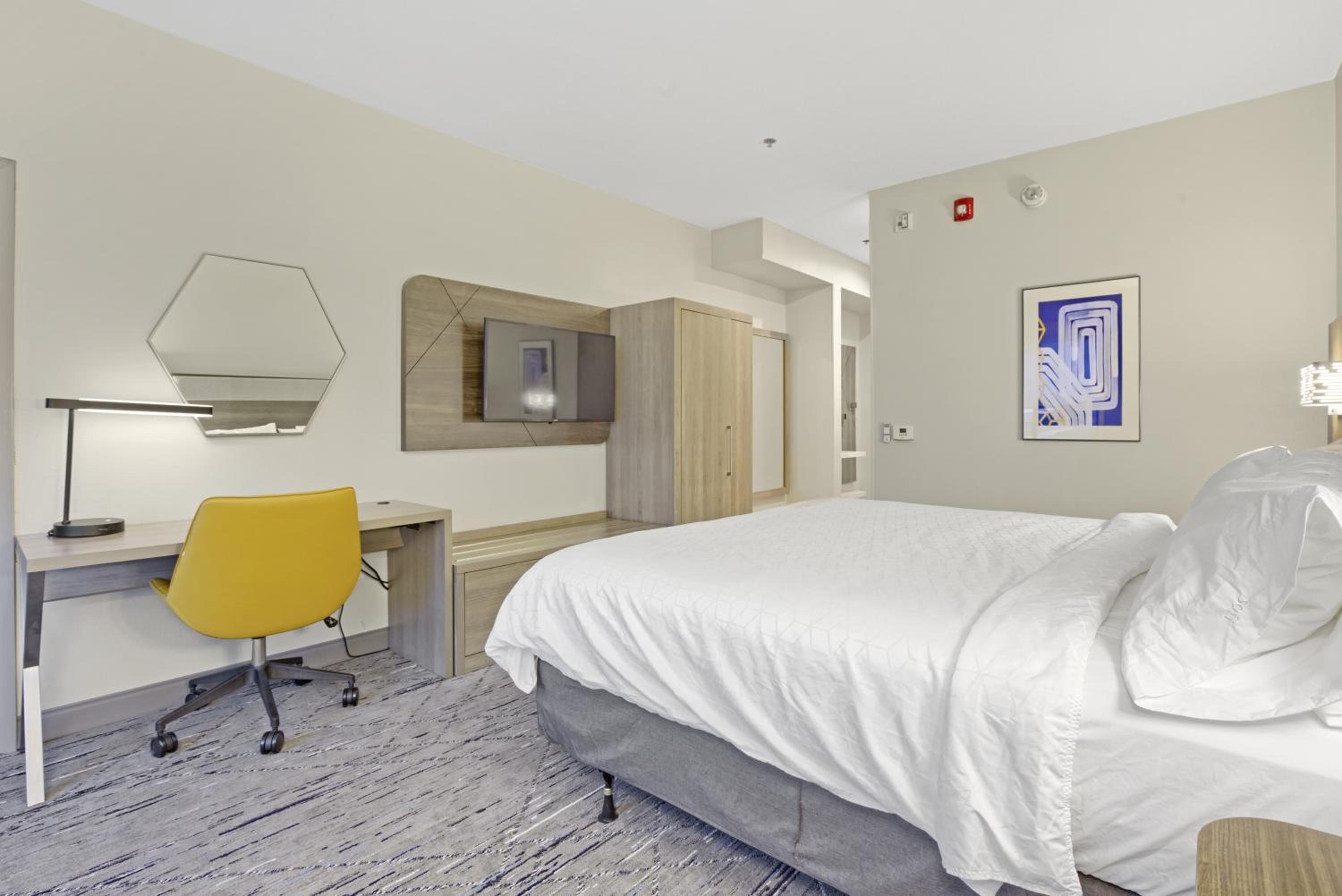 King Room - Mobility Access/Hearing Accessible - Photo 3