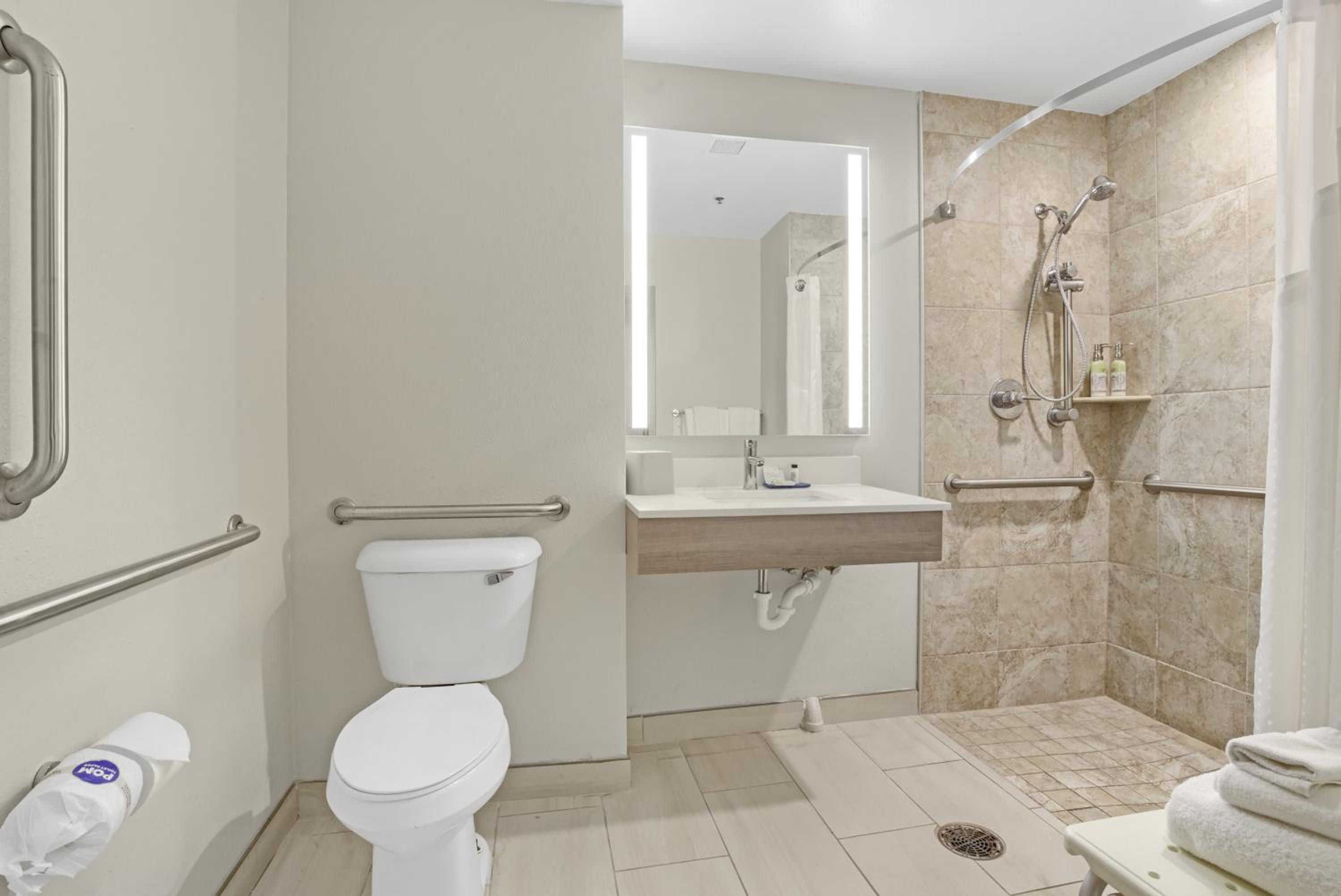 King Room with Roll-In Shower - Disability Access - Photo 5