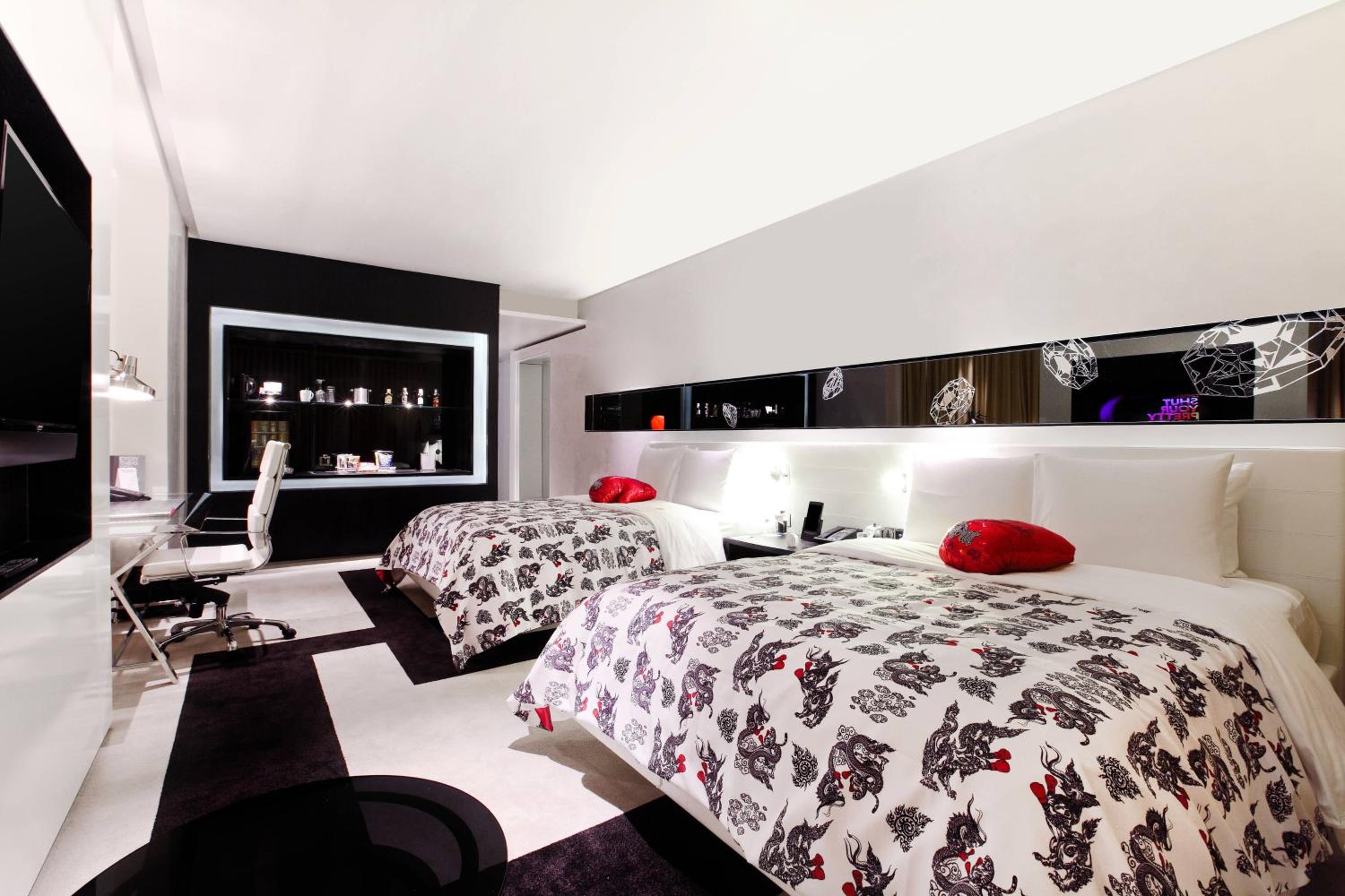 Premier Corner Queen Room with Two Queen Beds
