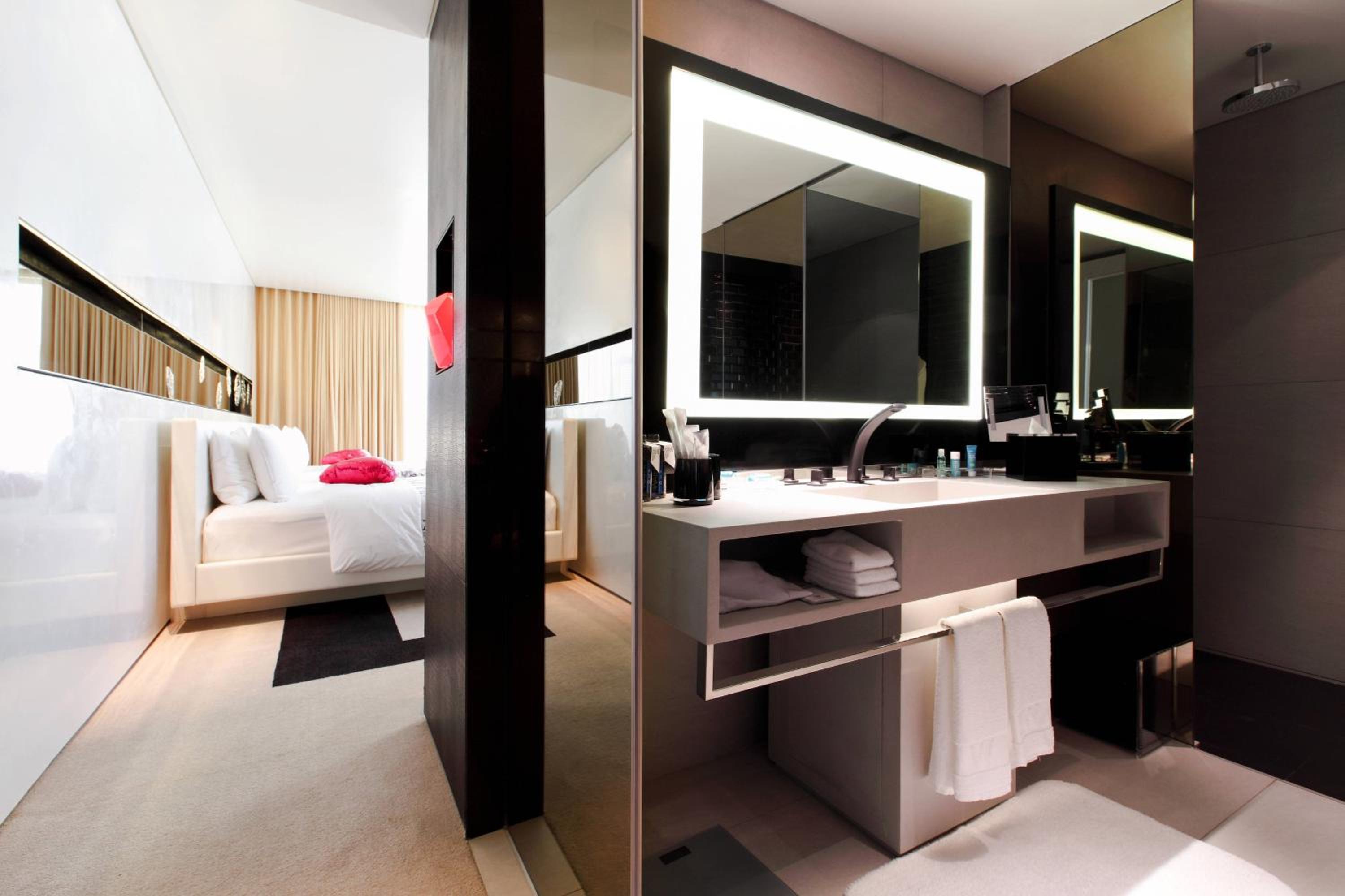 Premier Corner Queen Room with Two Queen Beds