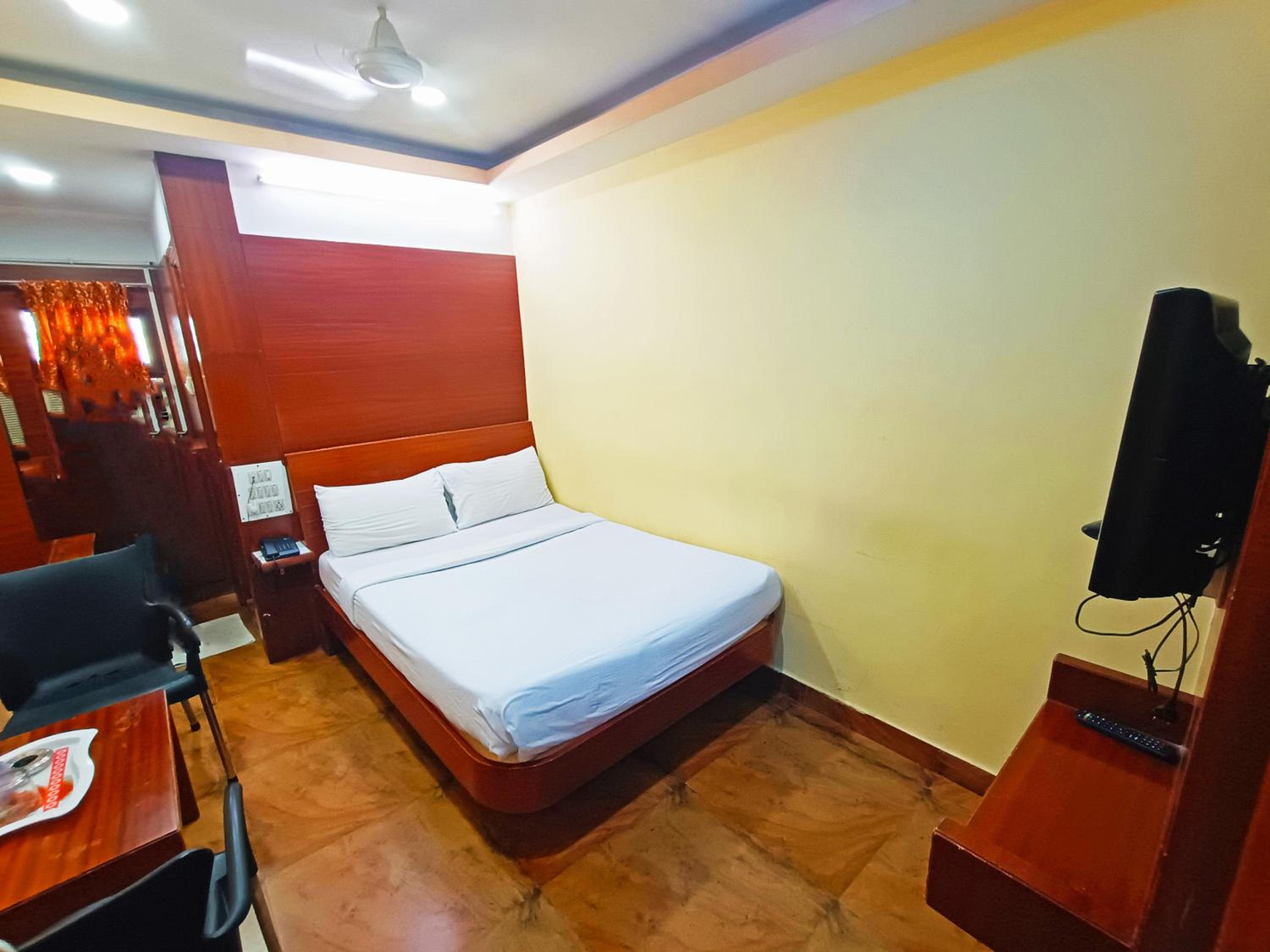 Standard Double Room With Fan - Photo 8