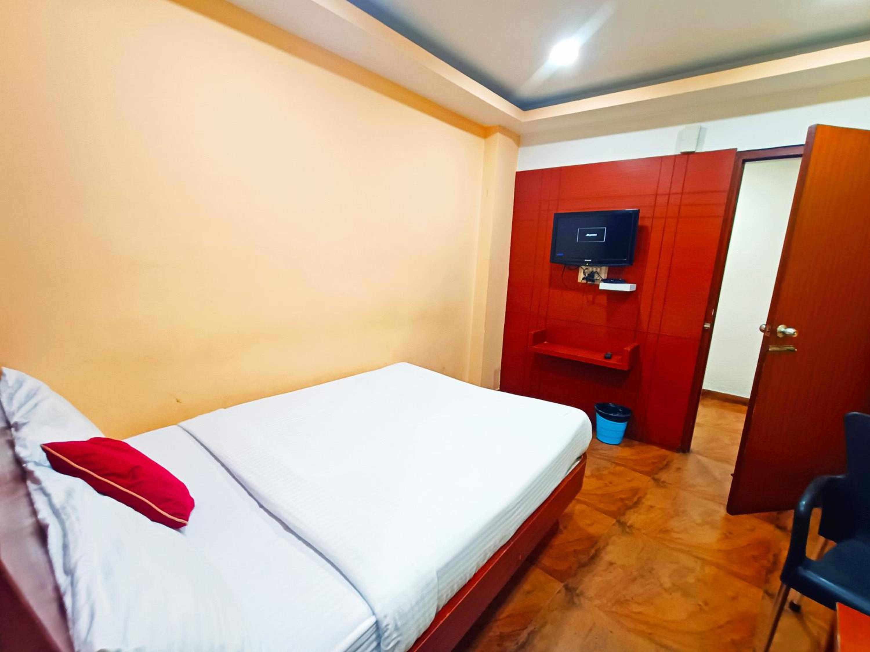Standard Double Room With Fan - Photo 7
