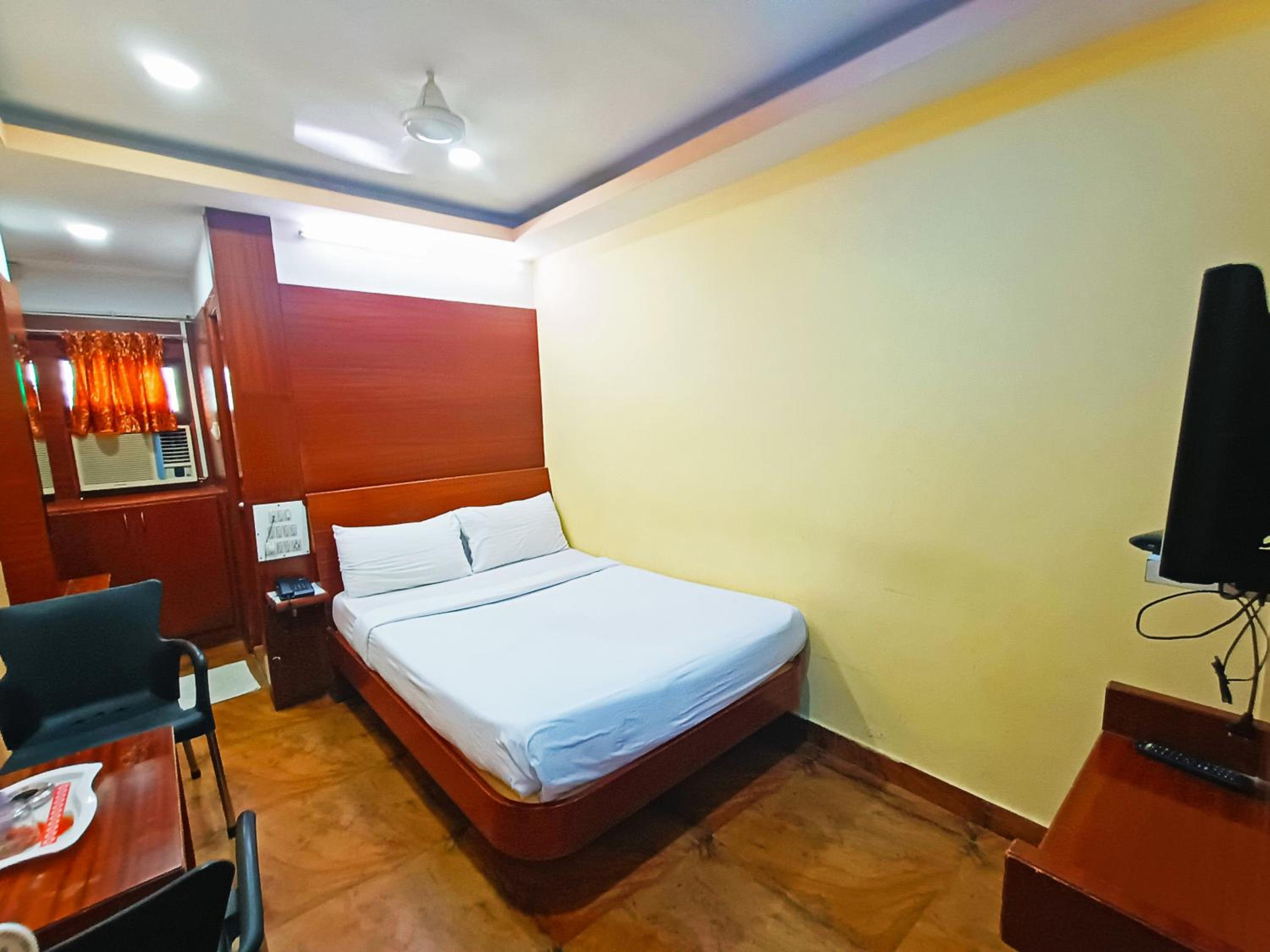Standard Double Room With Fan - Photo 13