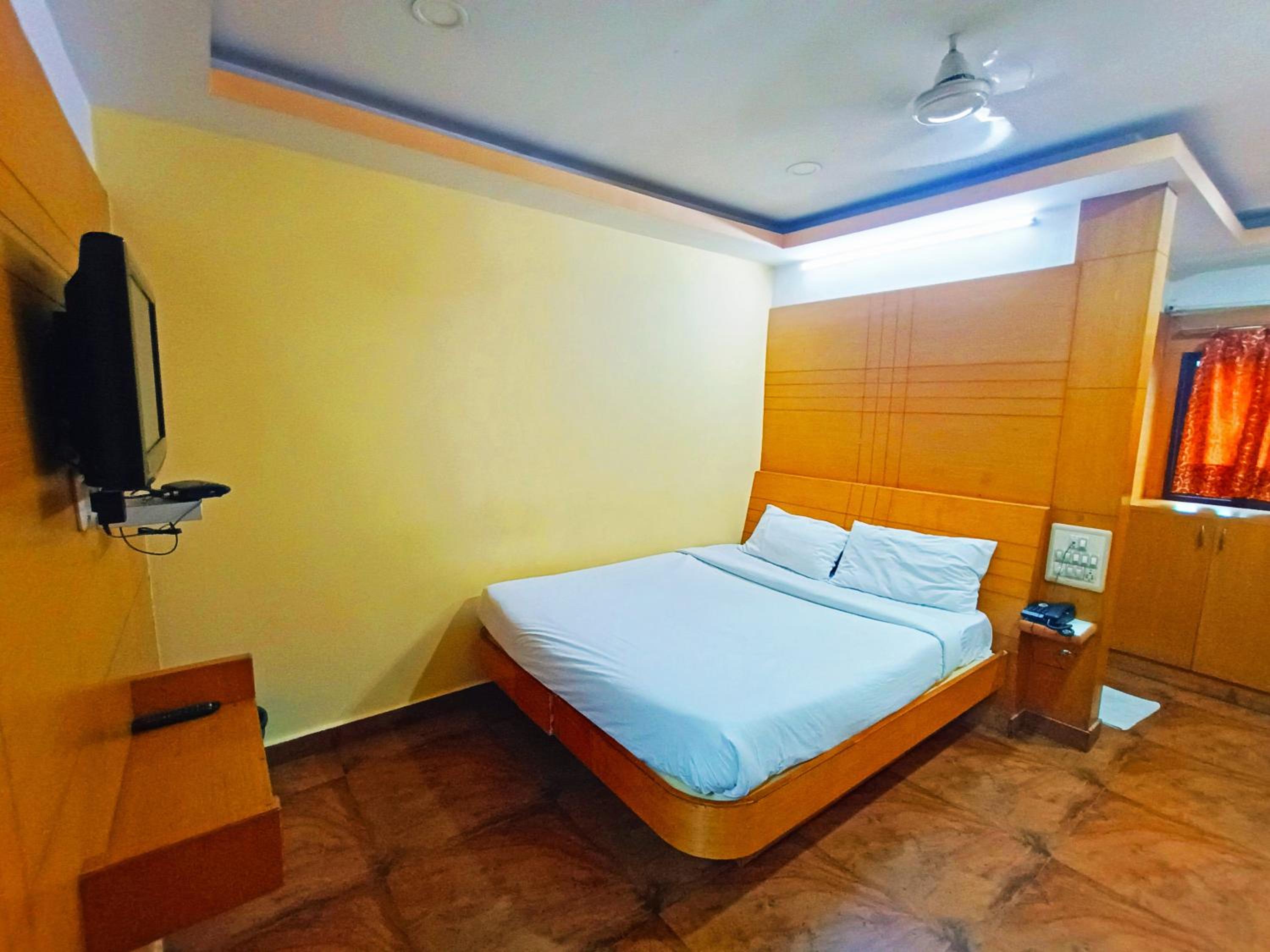 Standard Double Room With Fan - Photo 6