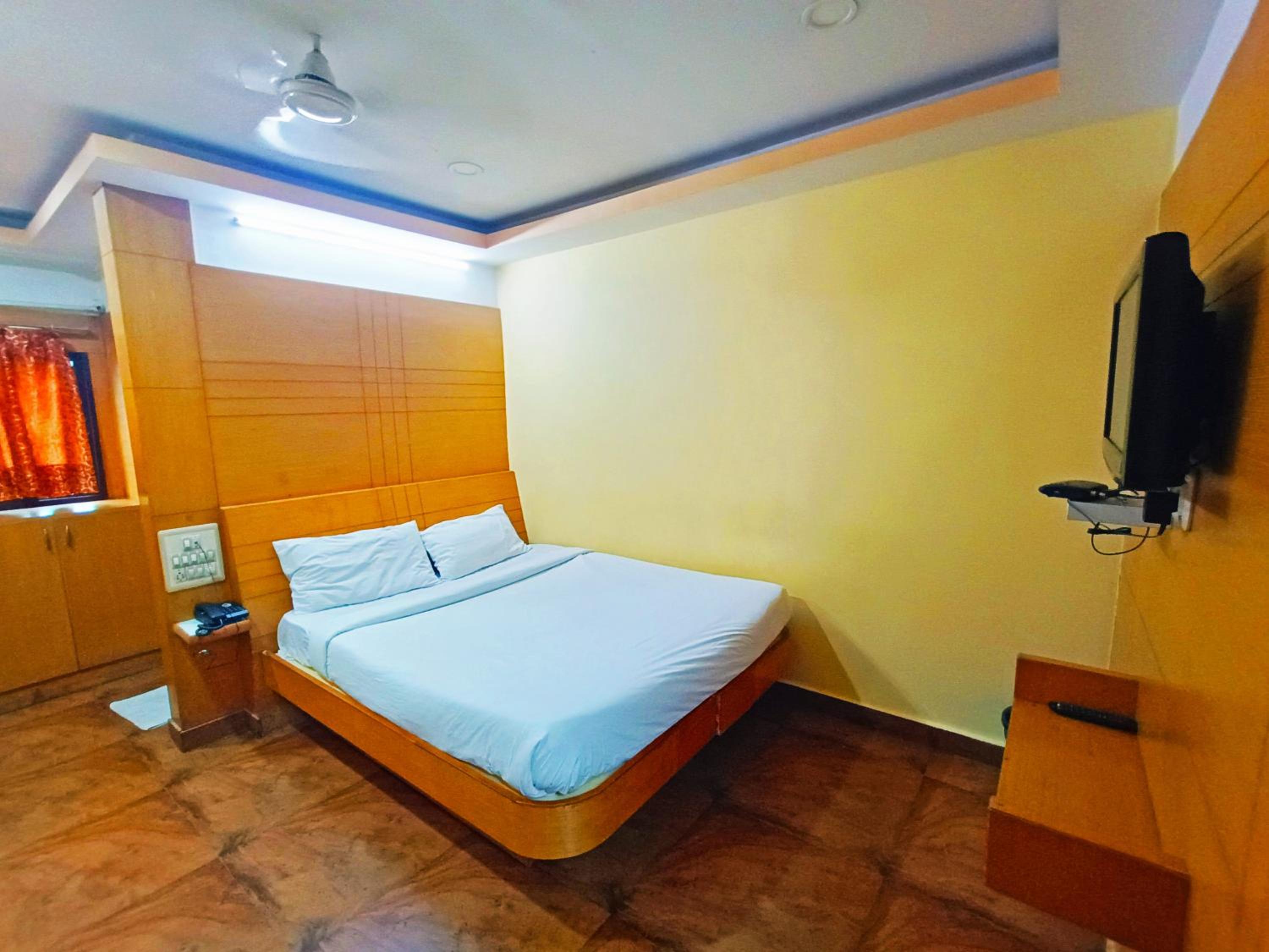Standard Double Room With Fan - Photo 1