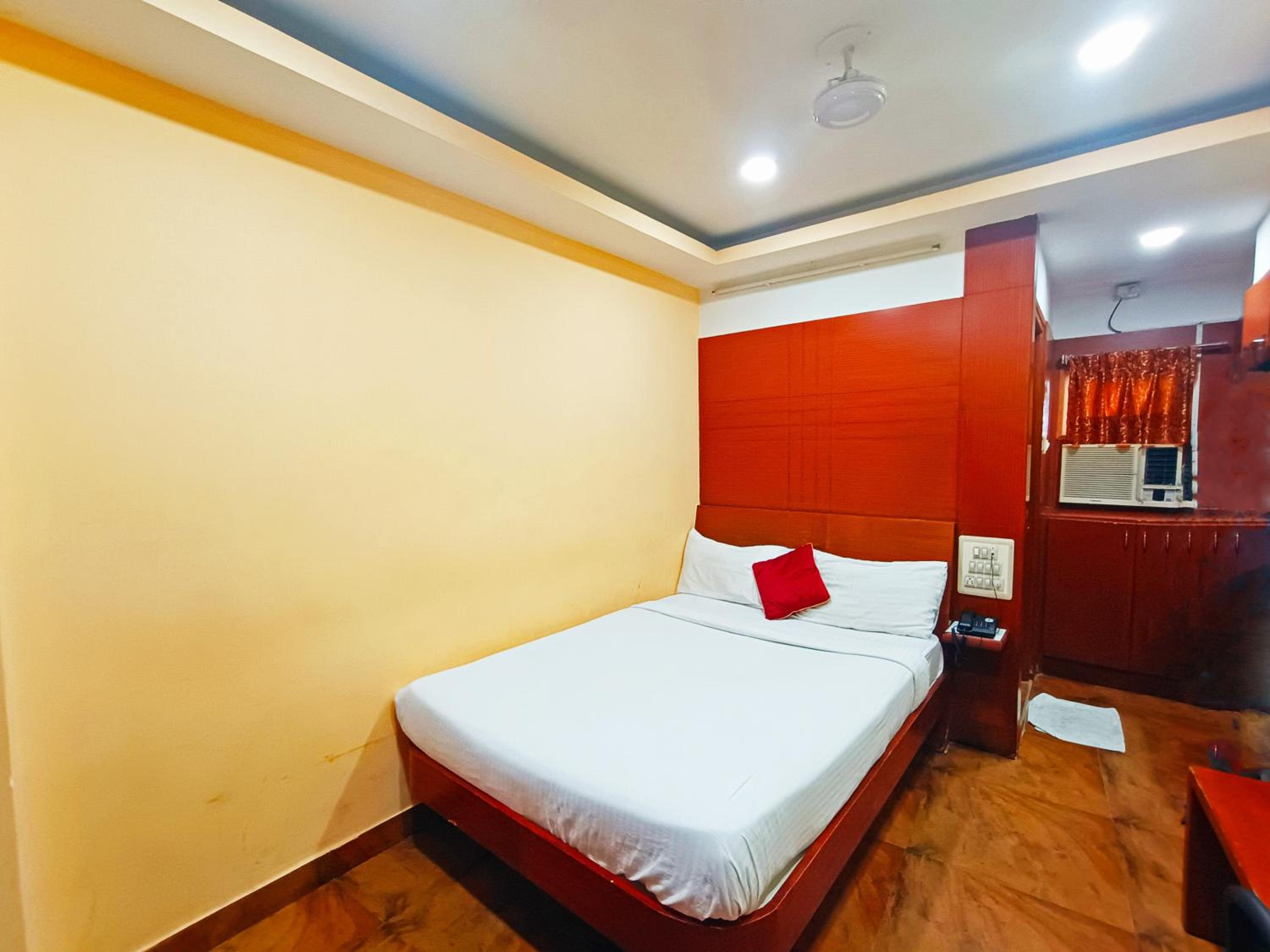 Deluxe Double Room - Photo 9