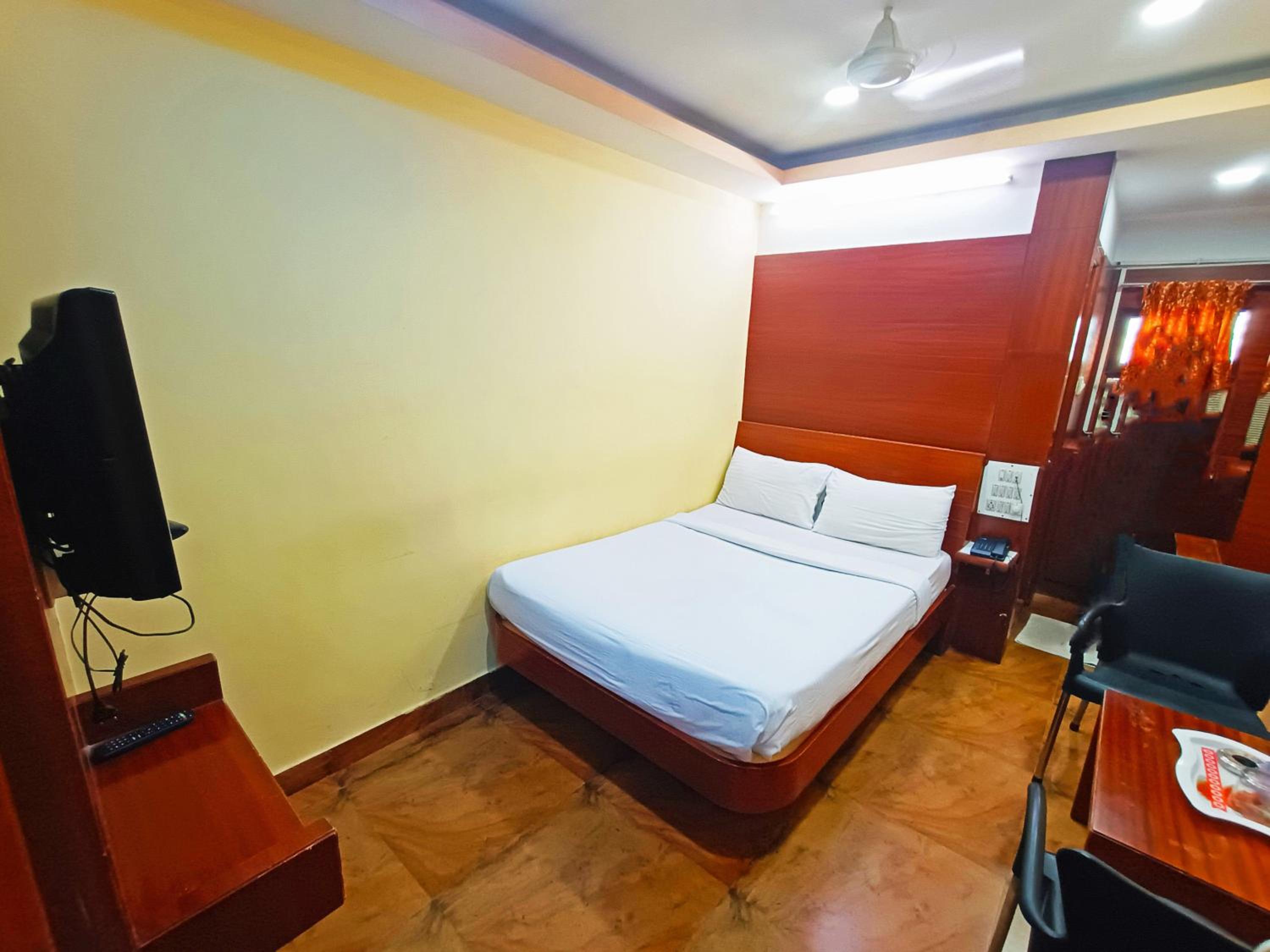Standard Double Room With Fan - Photo 5