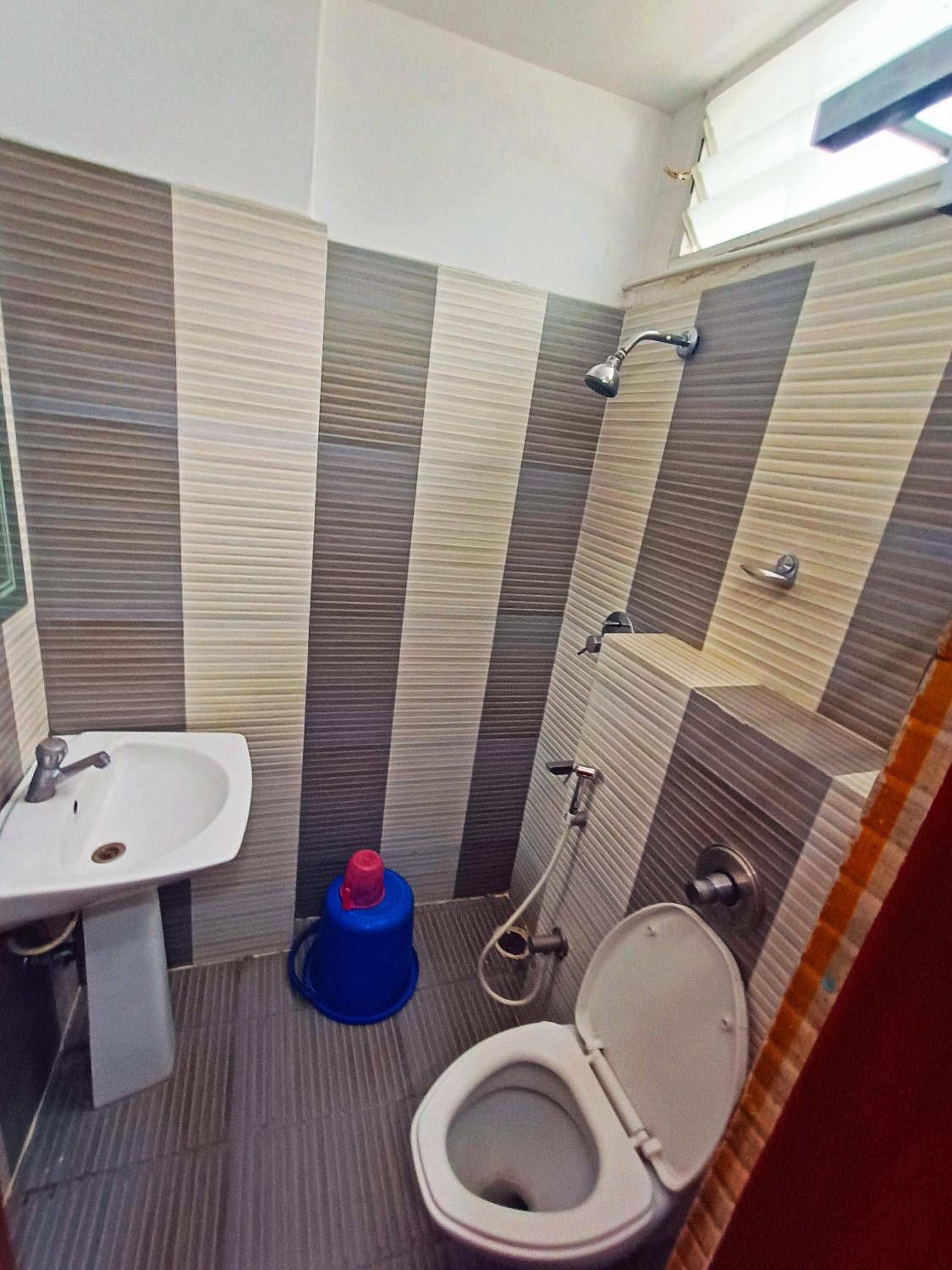 Standard Double Room With Fan - Photo 2