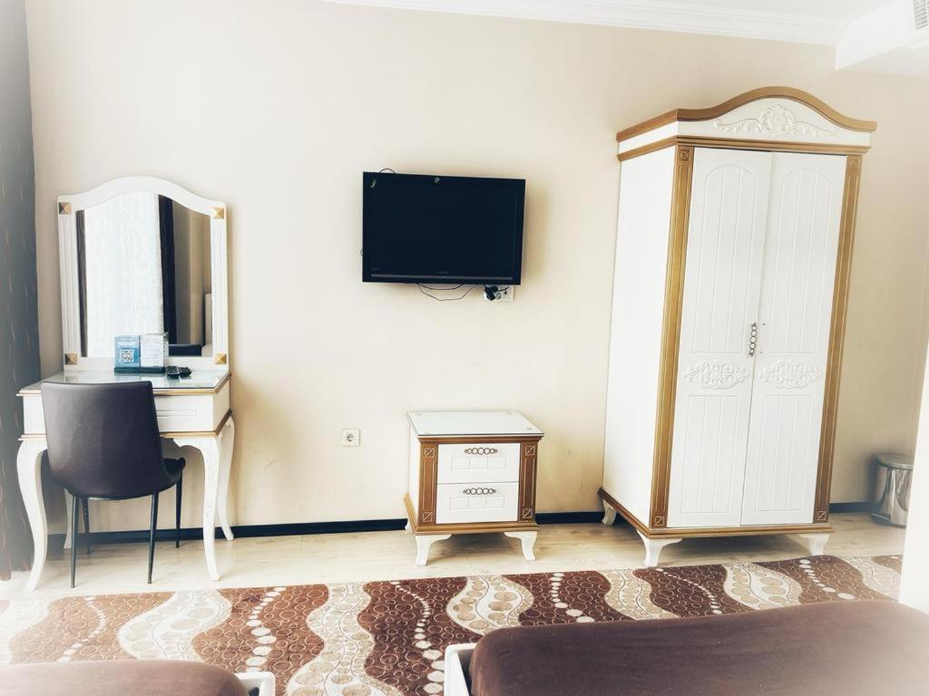 Chambre Triple (2 Adultes & 1 Enfant)