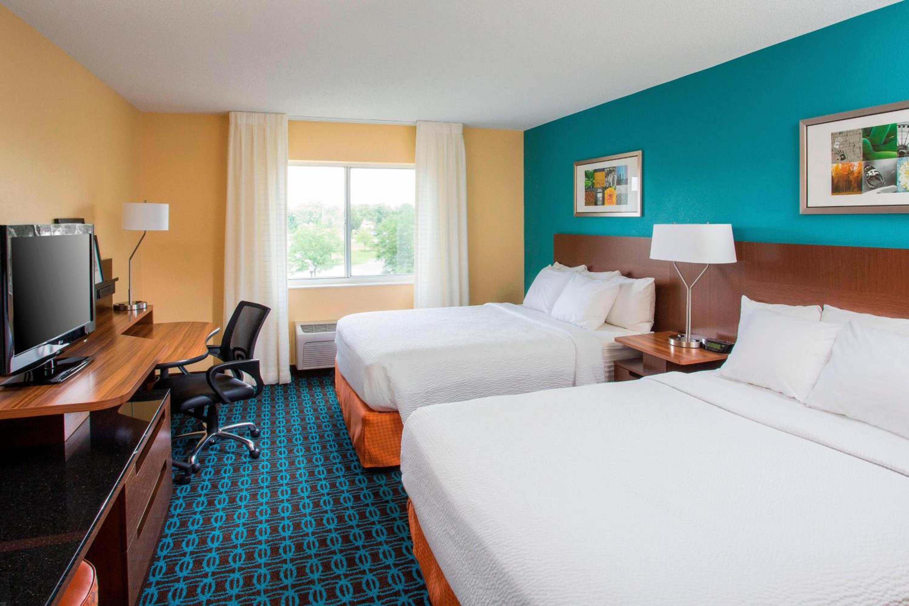 Queen Room with Two Queen Beds - Photo 1