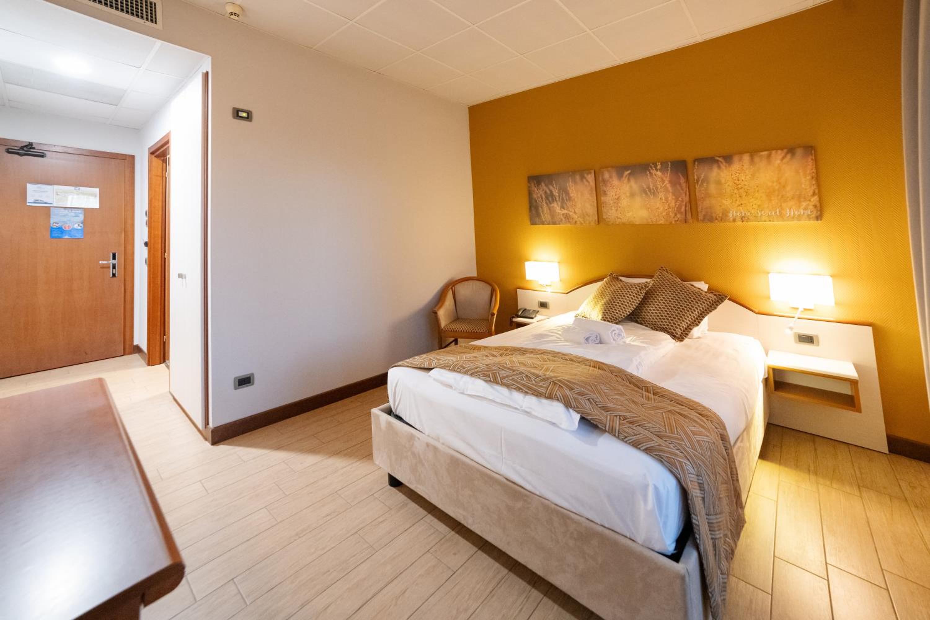 Double Room - Photo 4