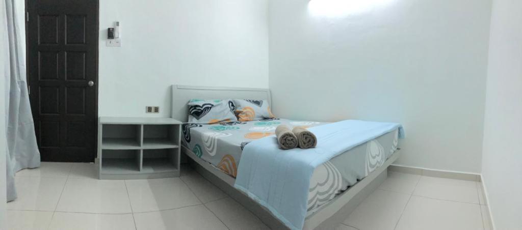 Three-Bedroom House photo 2