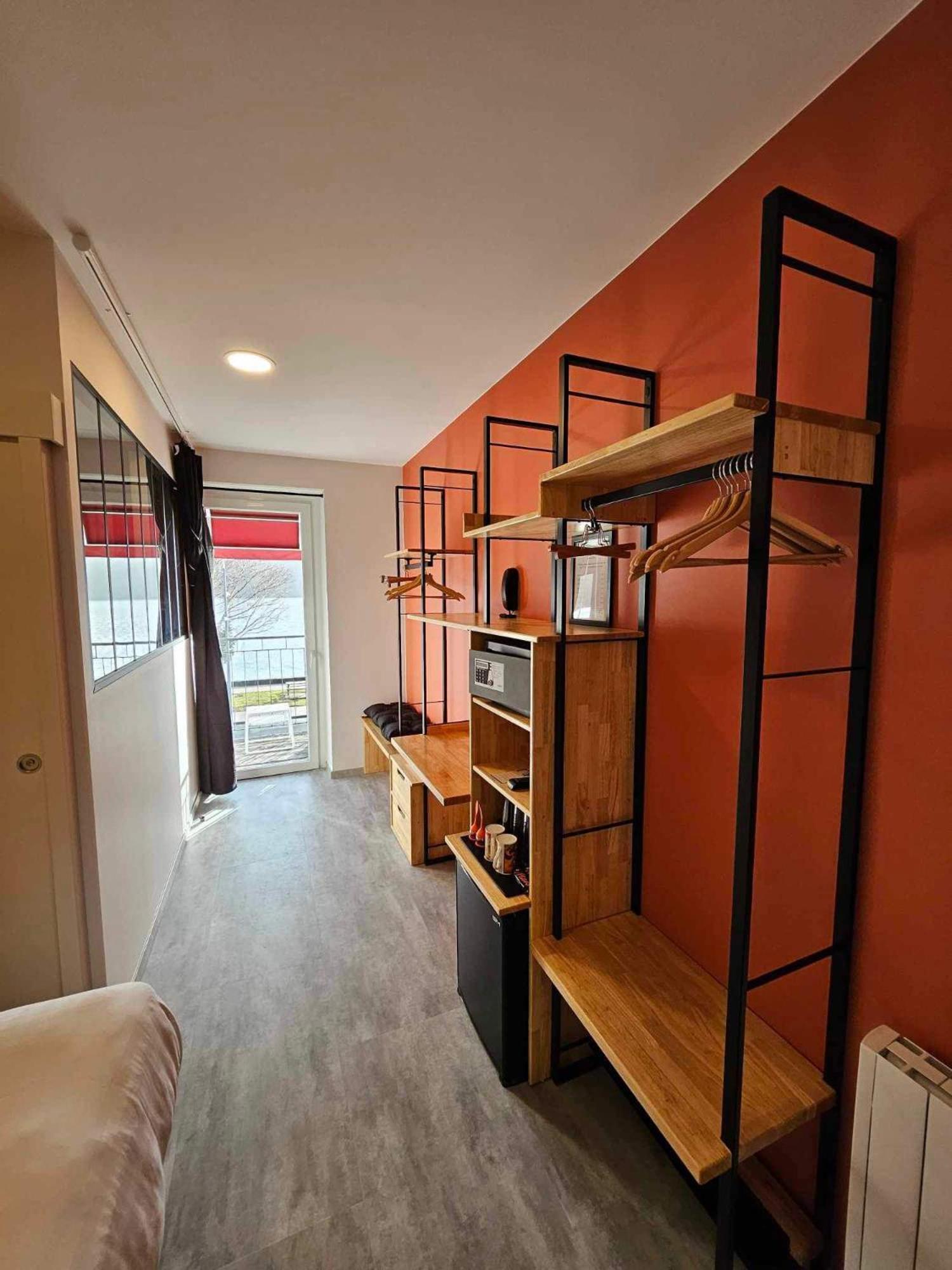 Double Room with Balcony and Lake View photo 3