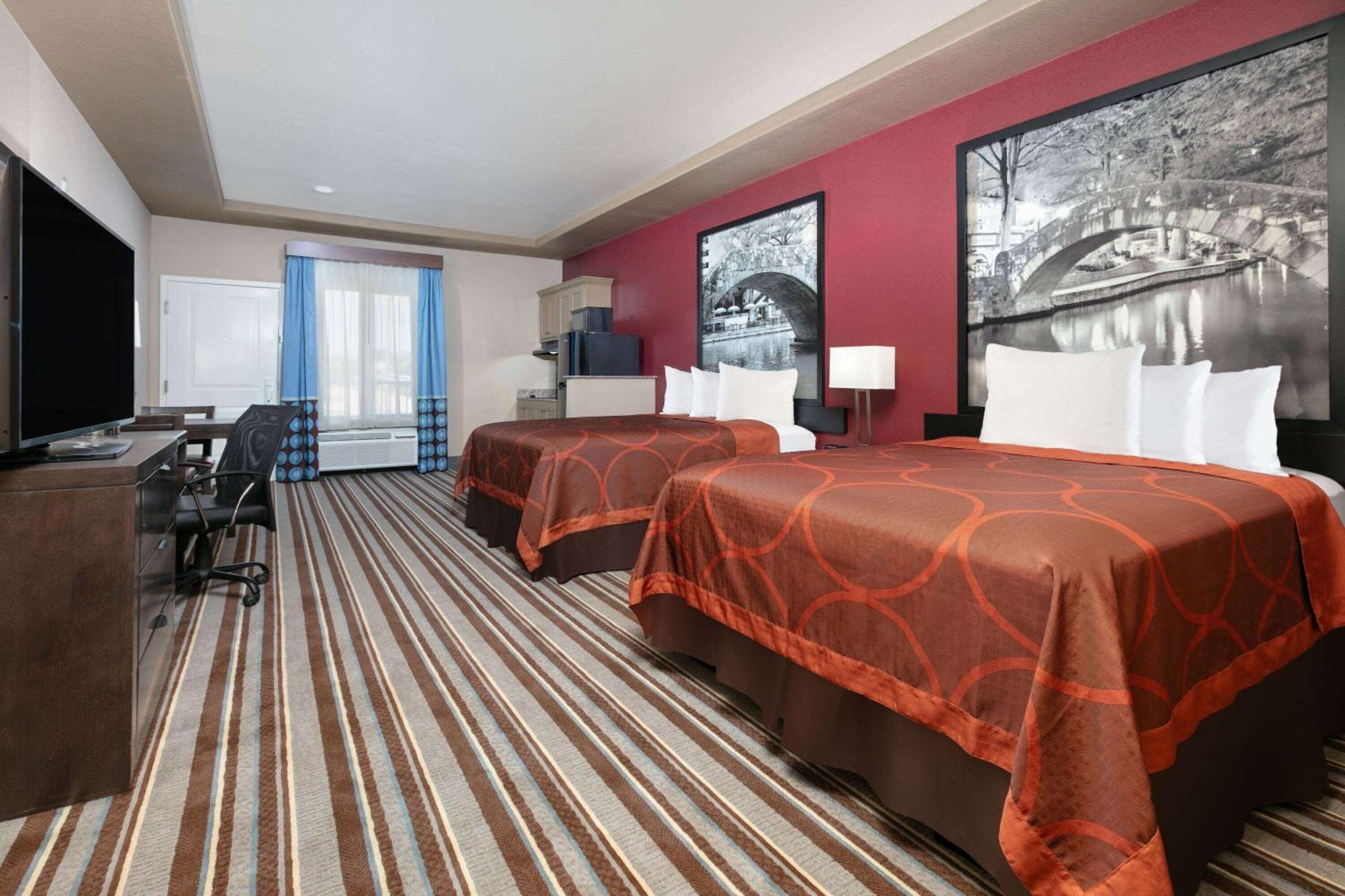 Queen Room with Two Queen Beds, Mobility Access and Roll-In Shower, Non-Smoking photo 1