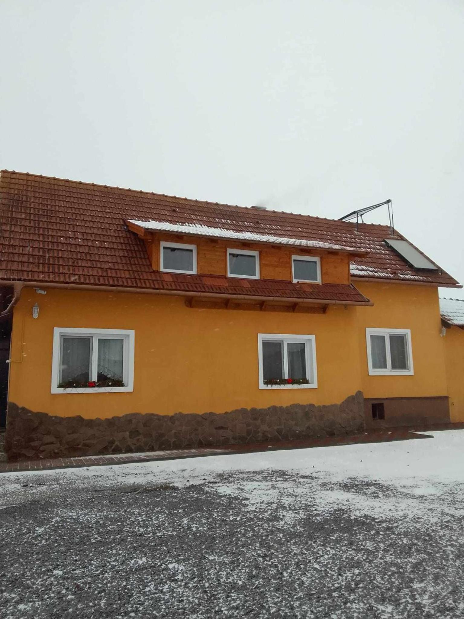 Six-Bedroom House photo 2