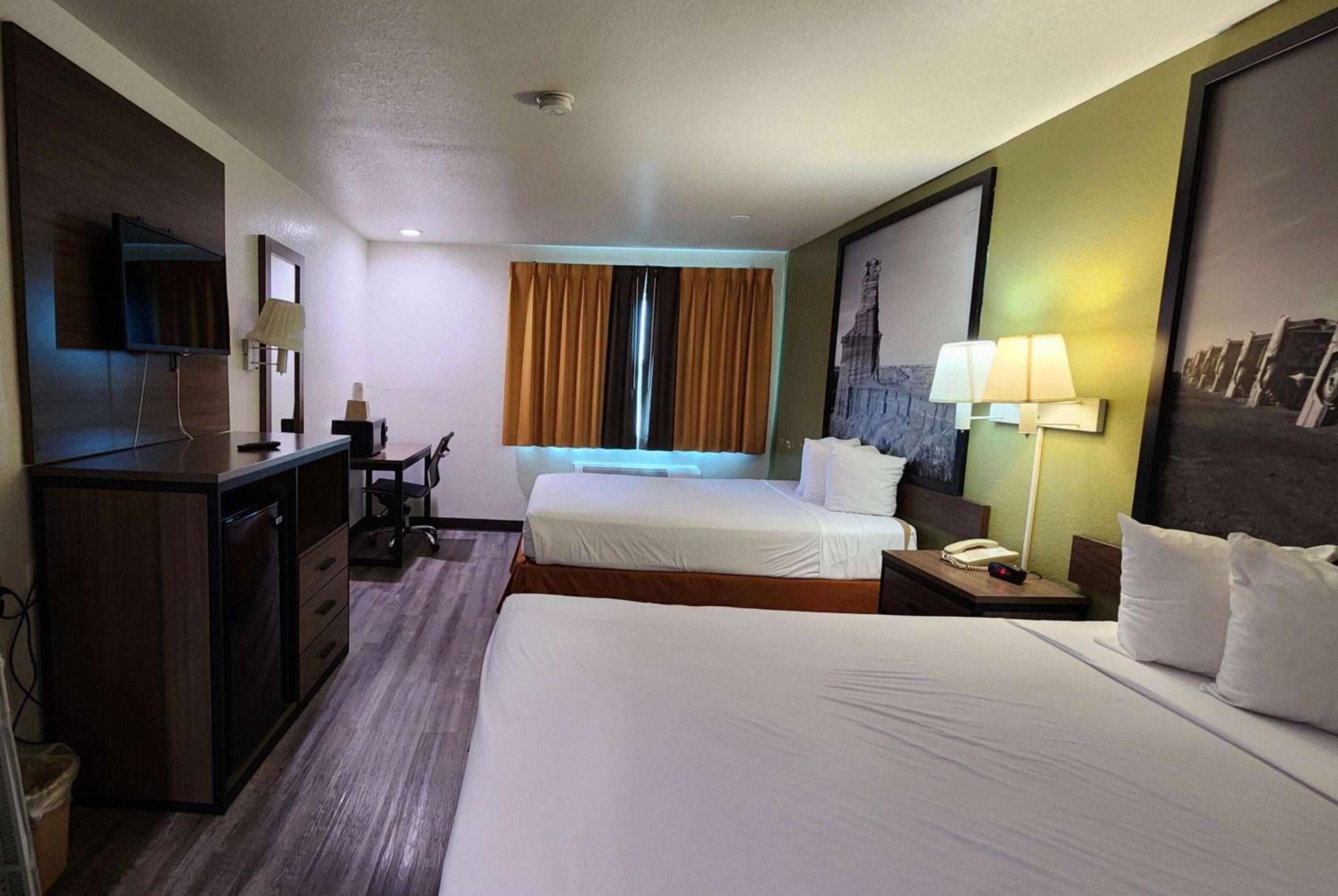 Queen Room with Two Queen Beds - Non-Smoking - Photo 1