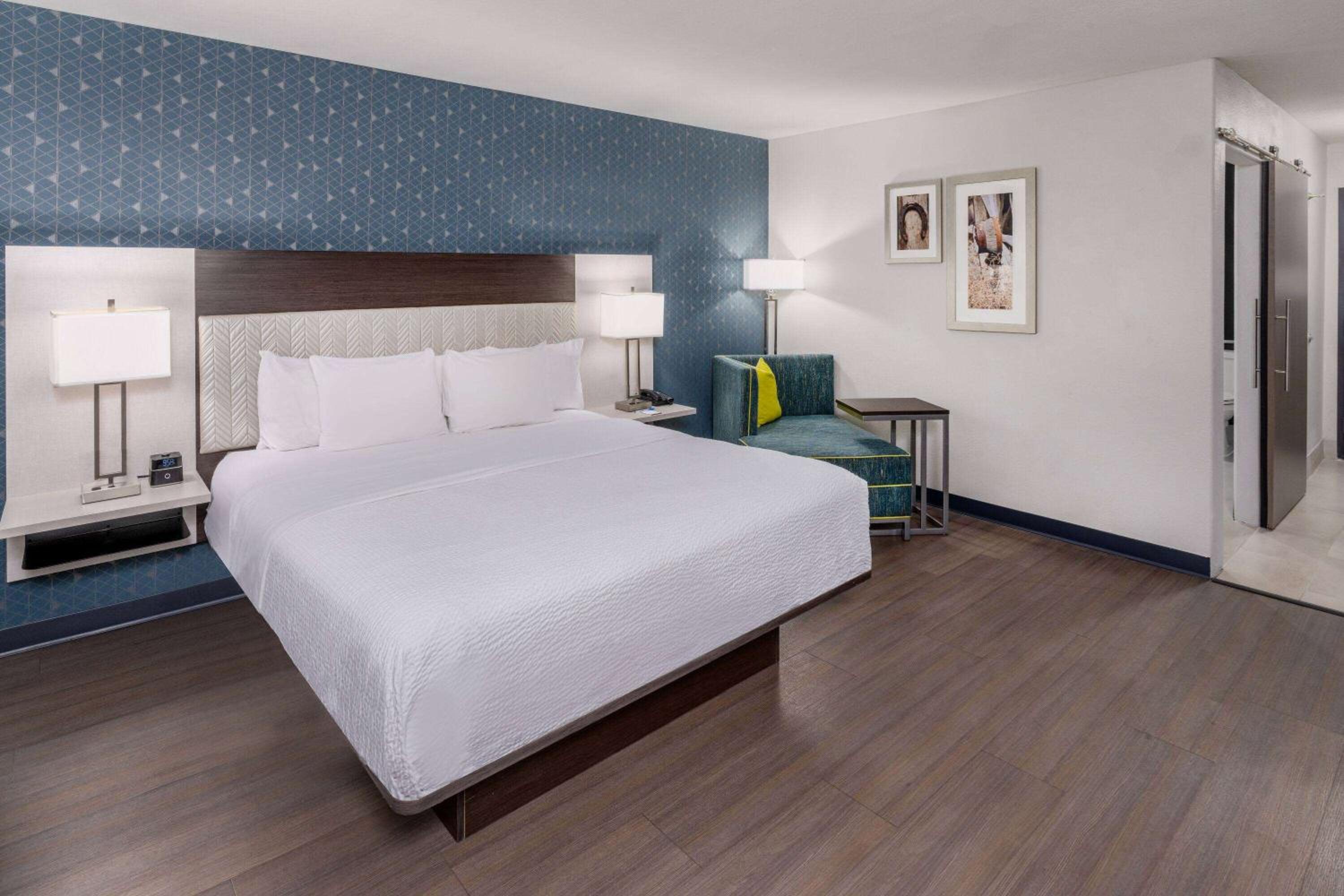 King Room - Mobility Access/Non-Smoking - Photo 7