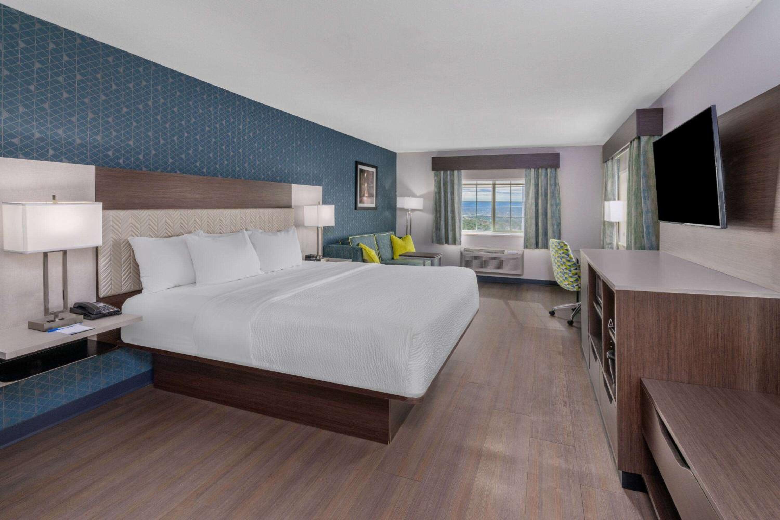 King Room - Non-Smoking - Photo 1