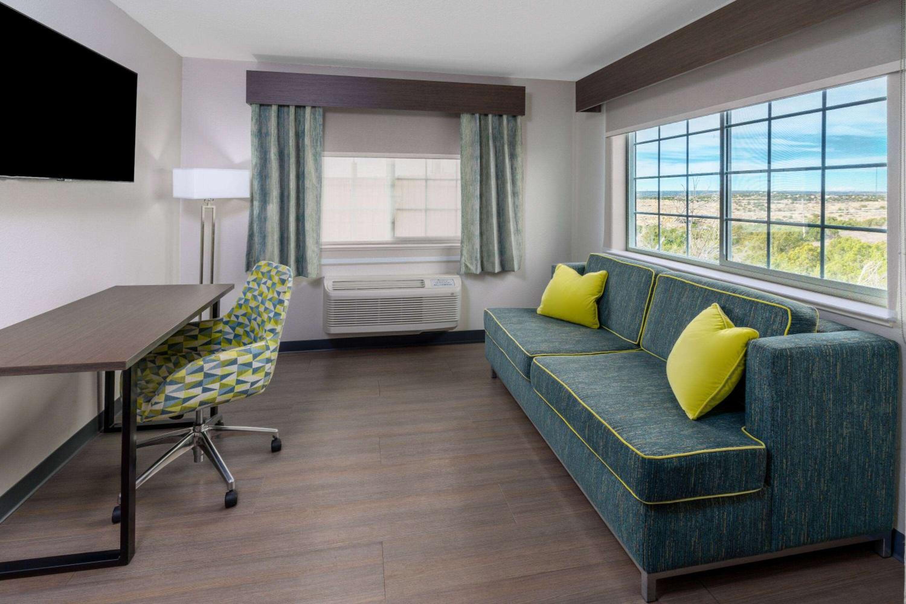 Studio Suite with Two Queen Beds - Non-Smoking photo 3
