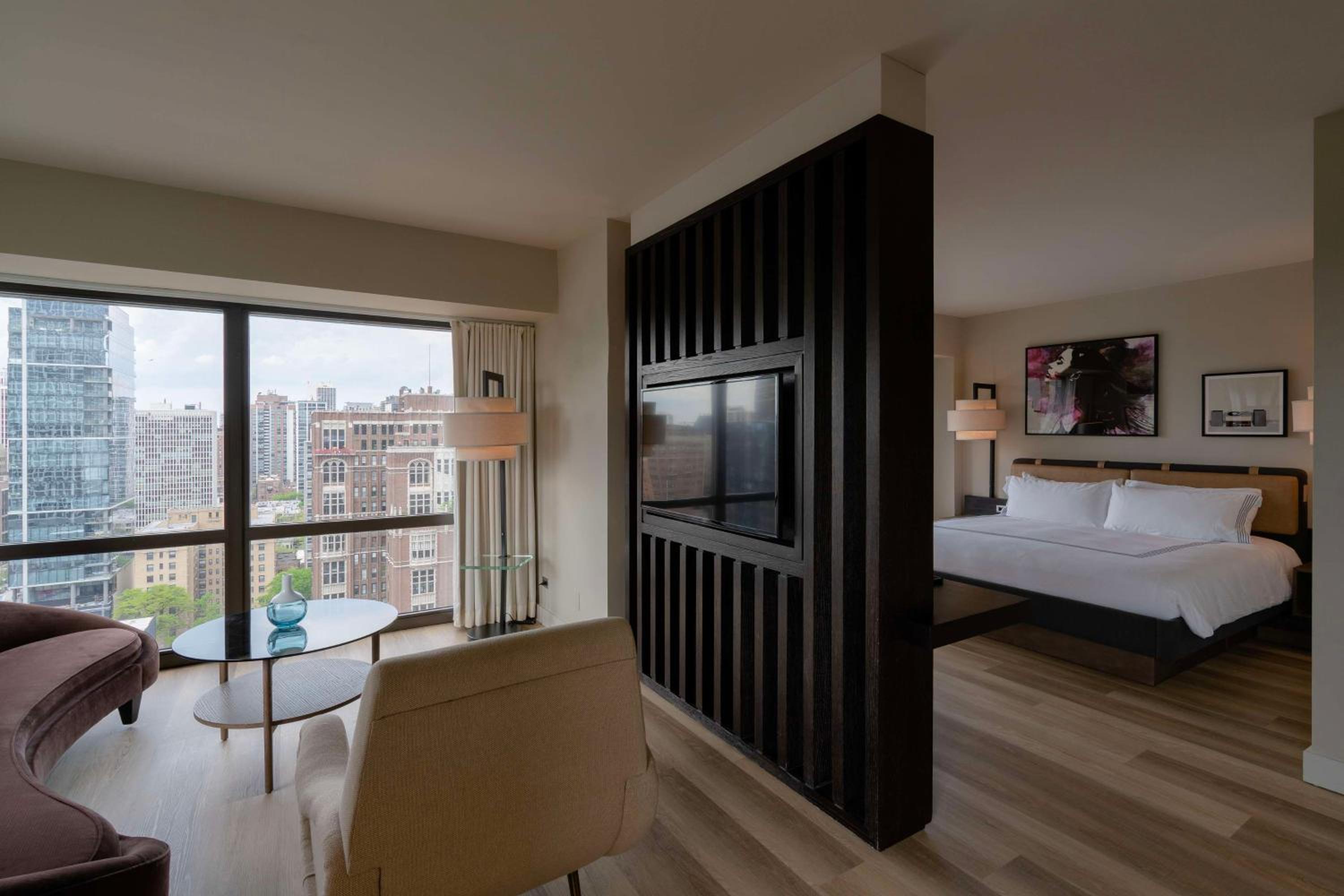 Junior Suite with Accessible Shower - Disability Access - Photo 7