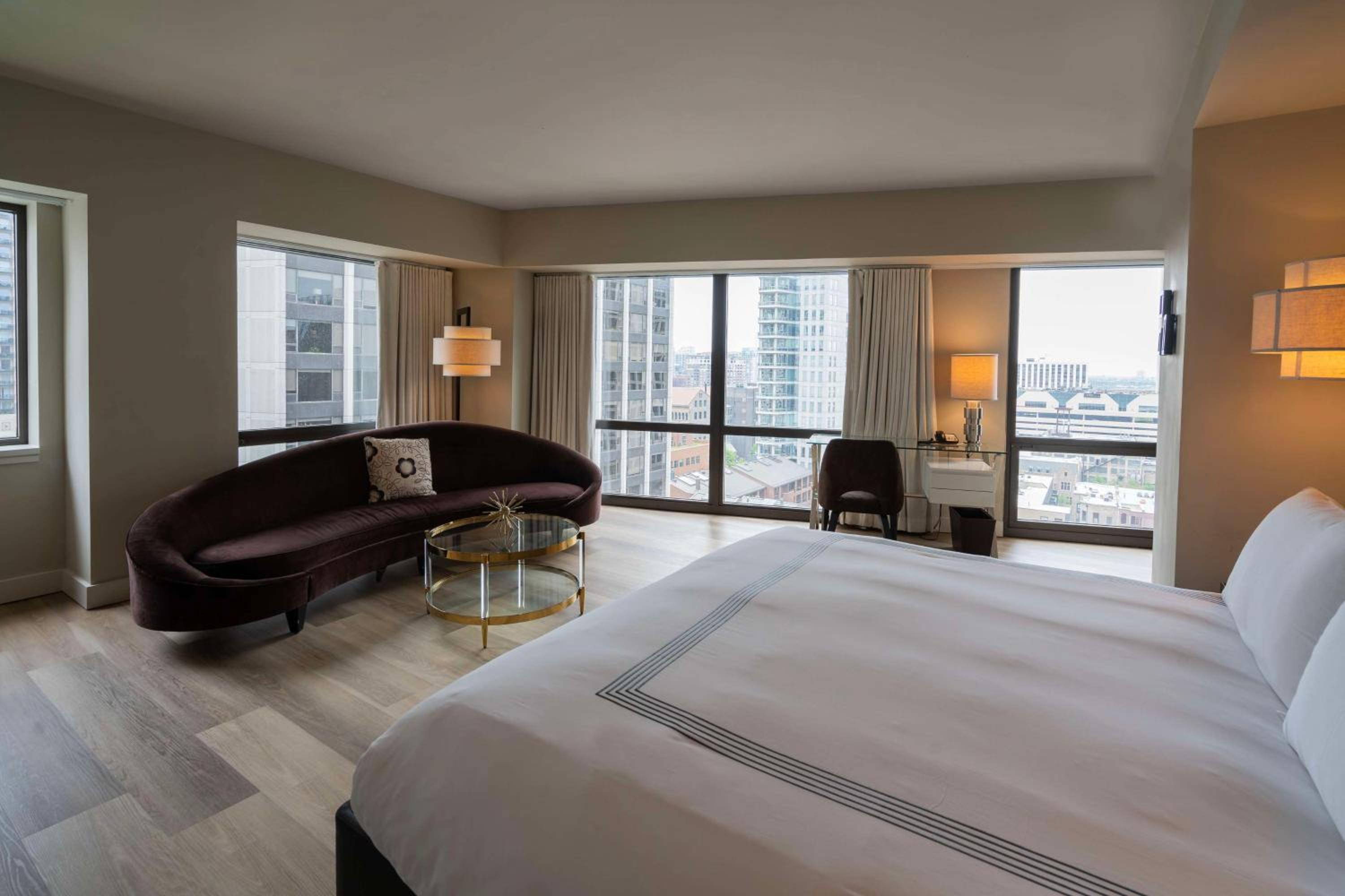 Corner King Room - Photo 6