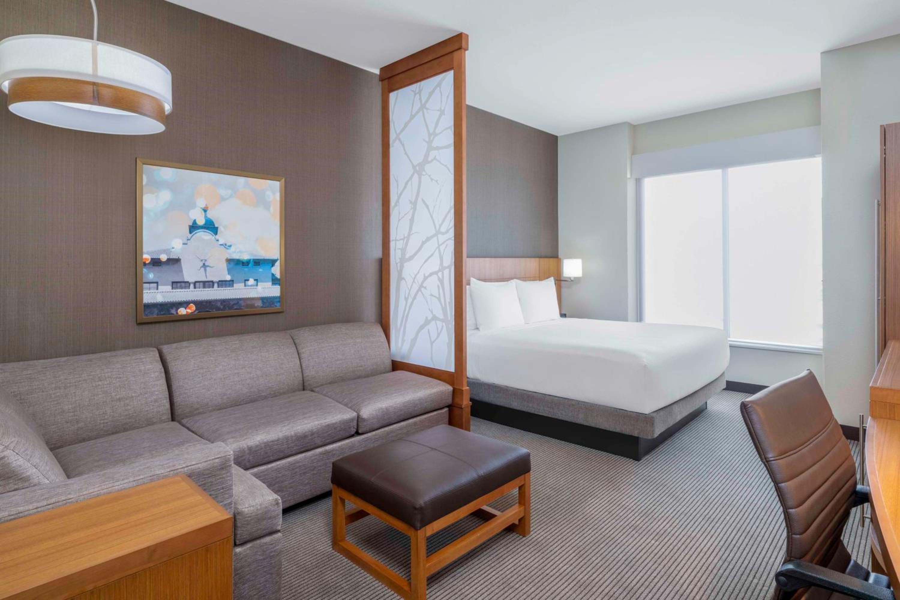 King Room with Sofa Bed - High Floor - Photo 4