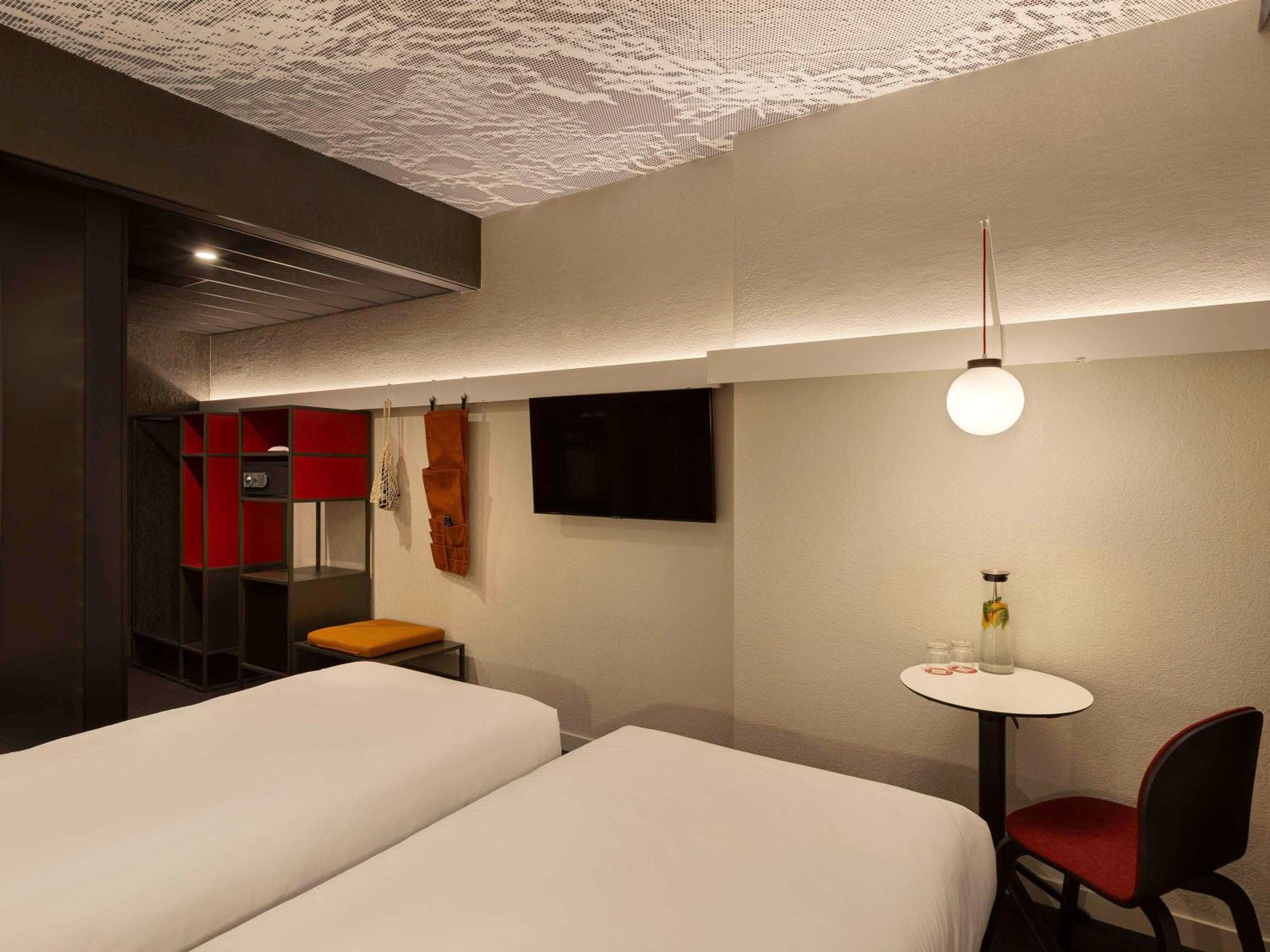 Standard Twin Room - Photo 7