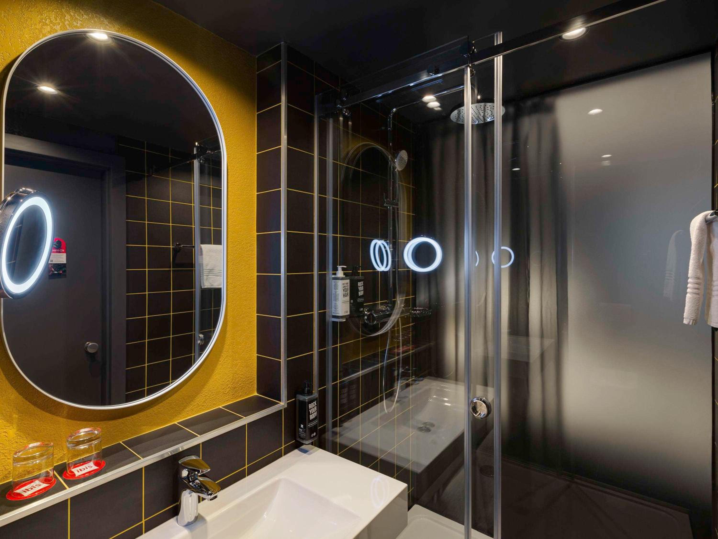 Standard Twin Room - Photo 8