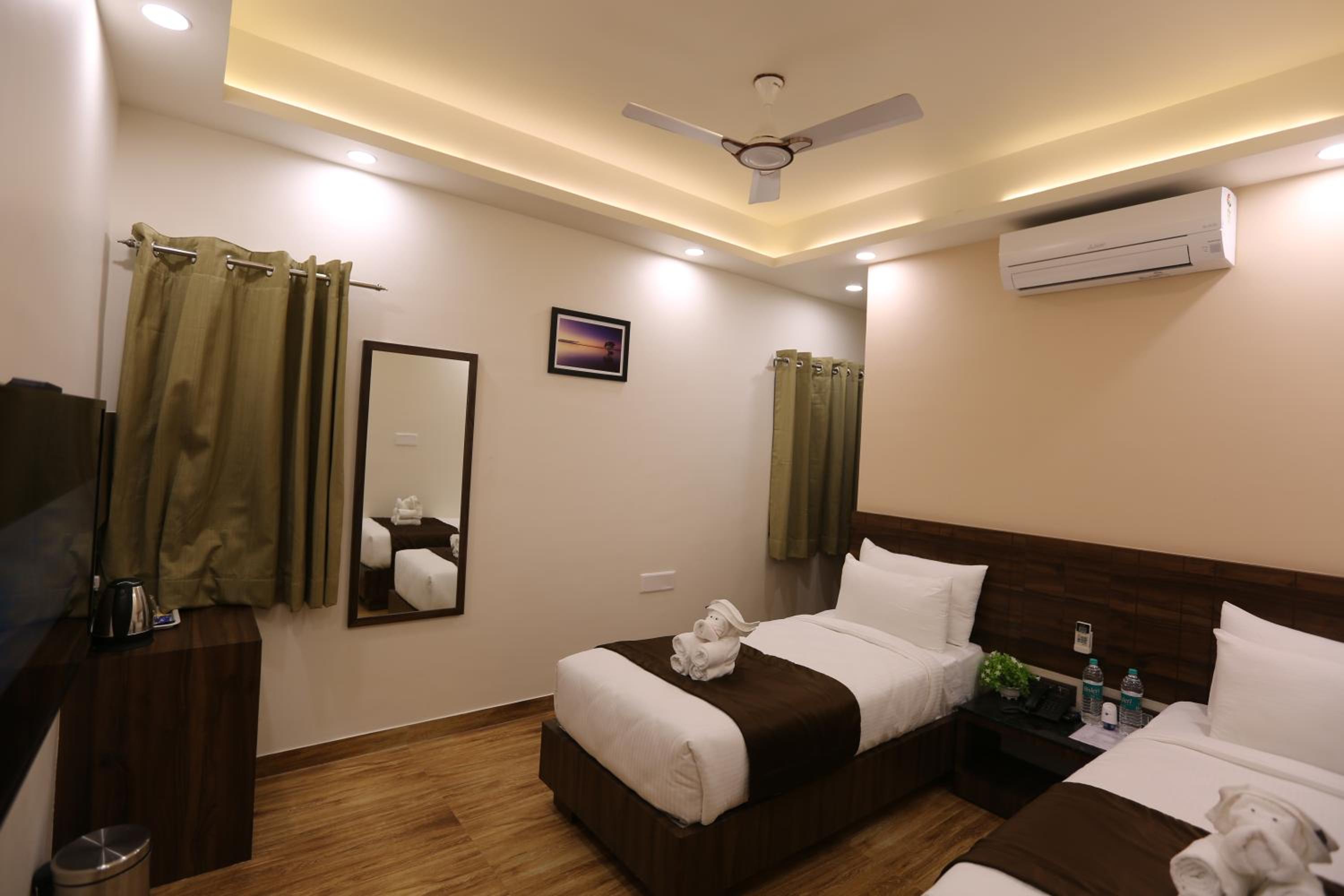 Standard Twin Room - Photo 2