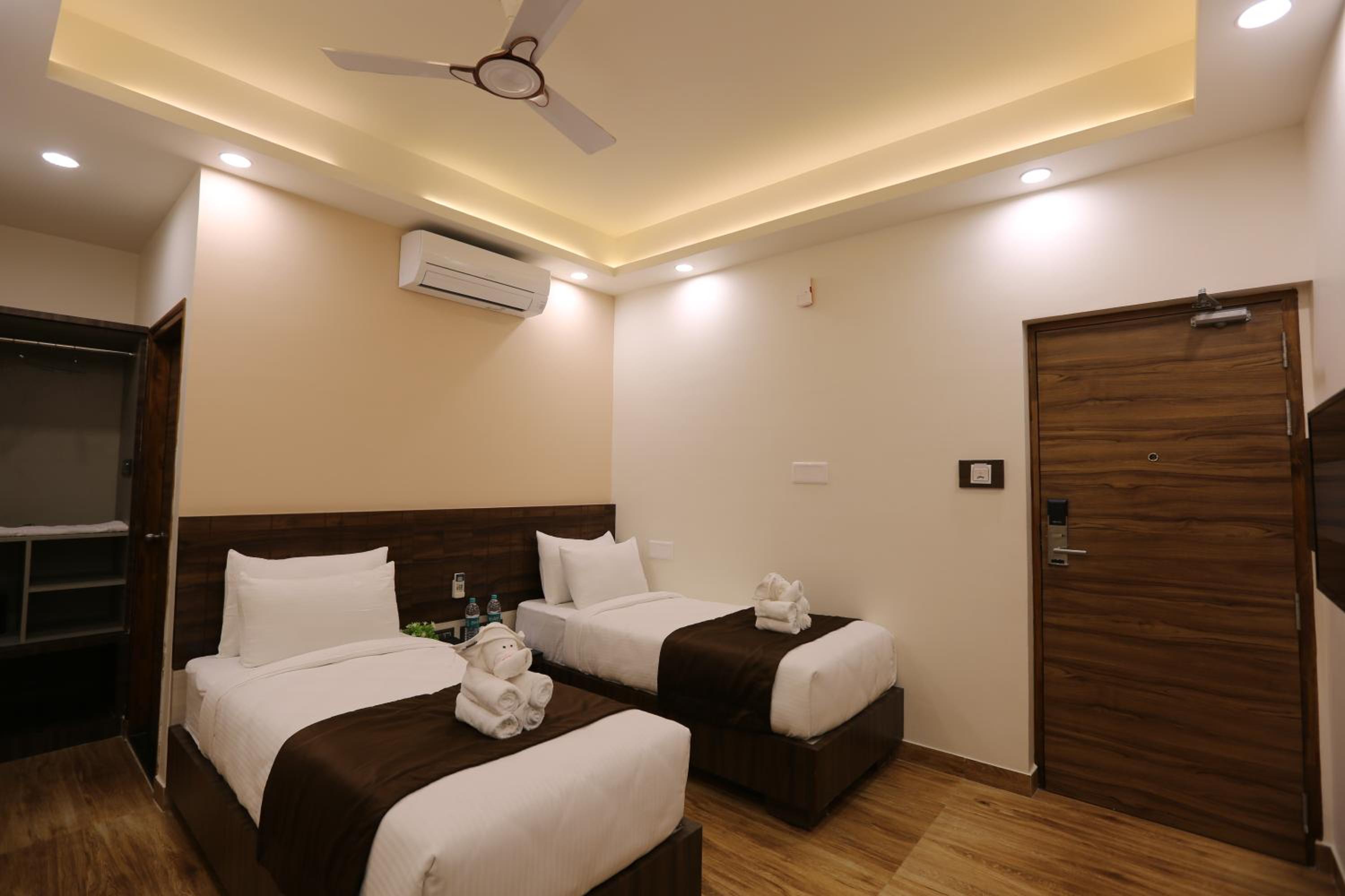 Standard Twin Room - Photo 1