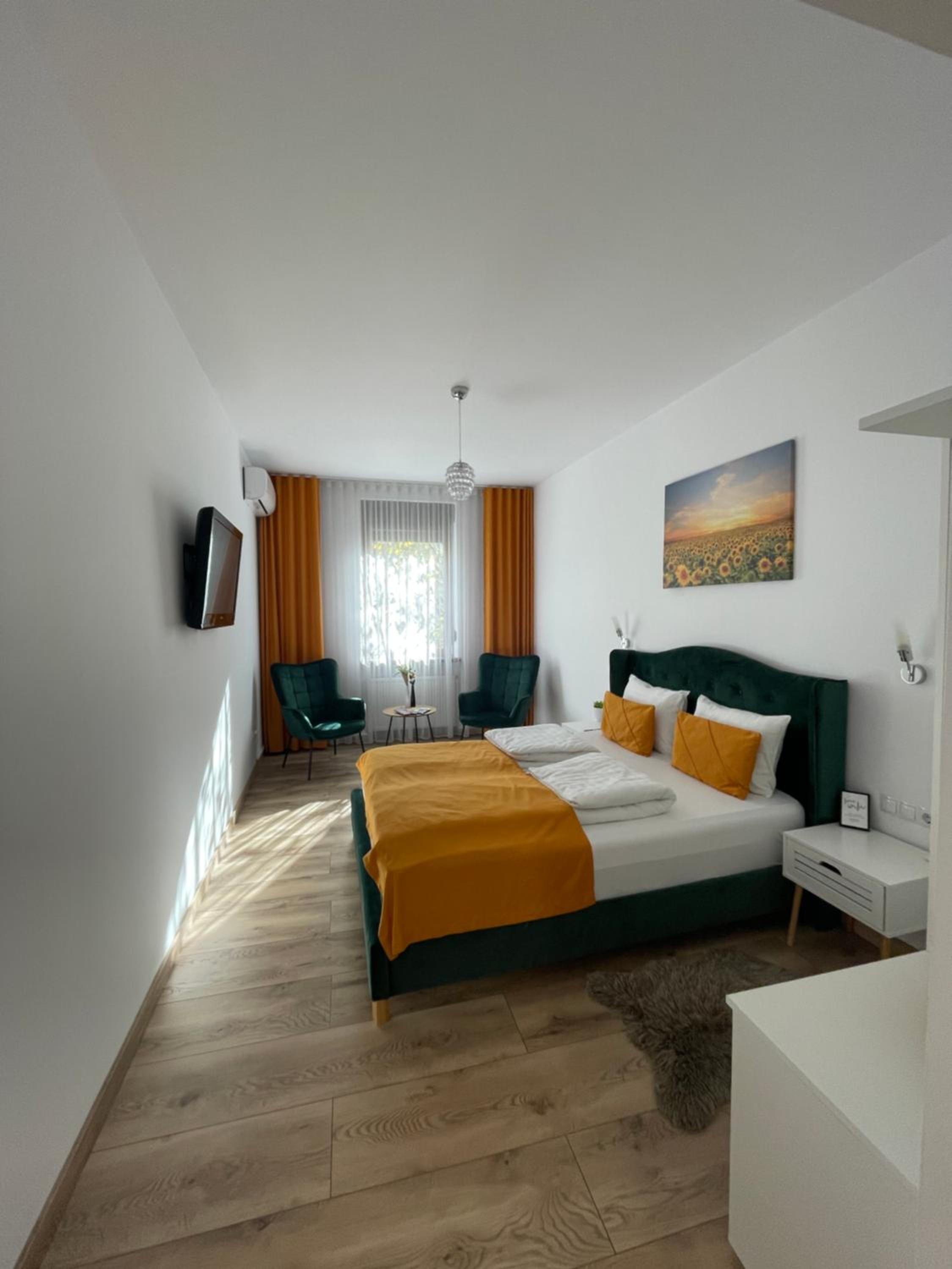 One-Bedroom Apartment - Photo 1