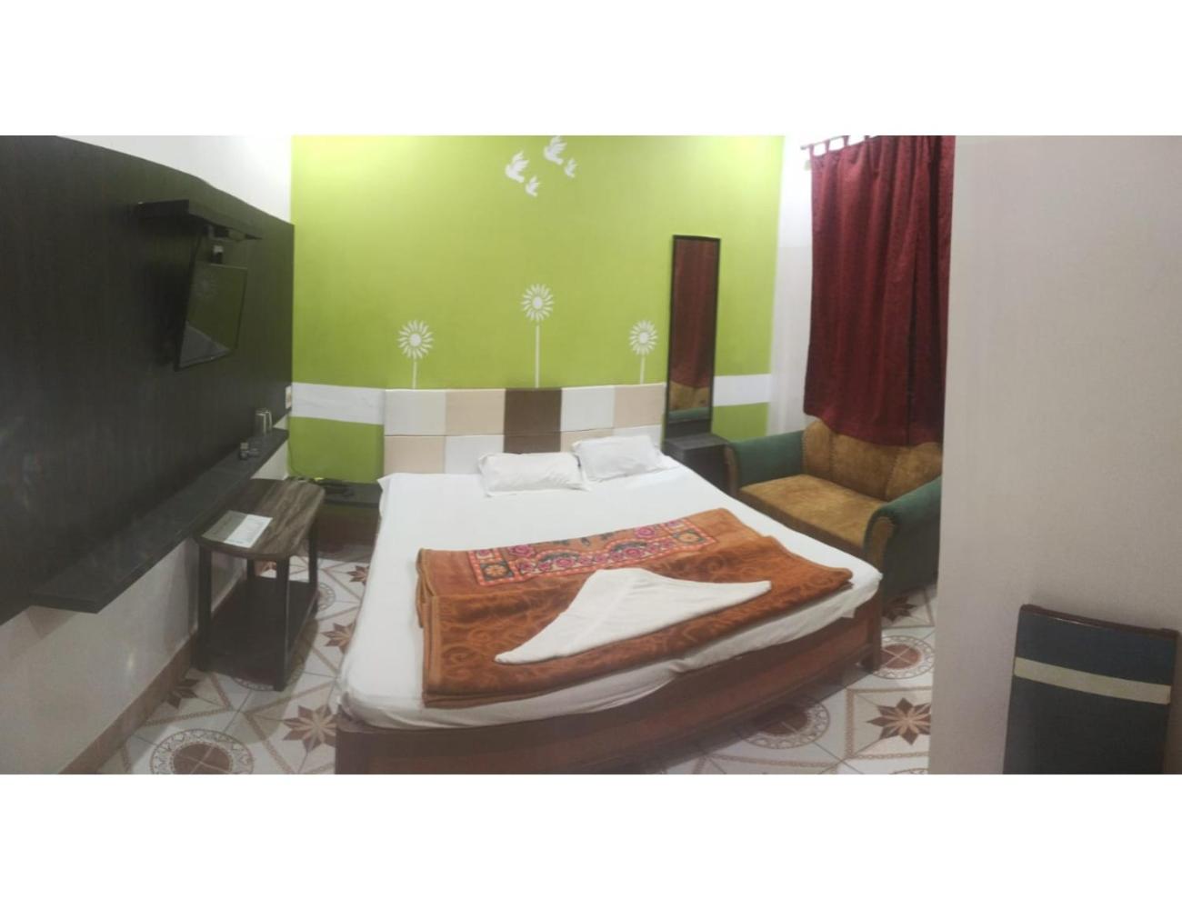 Deluxe Room - Photo 2