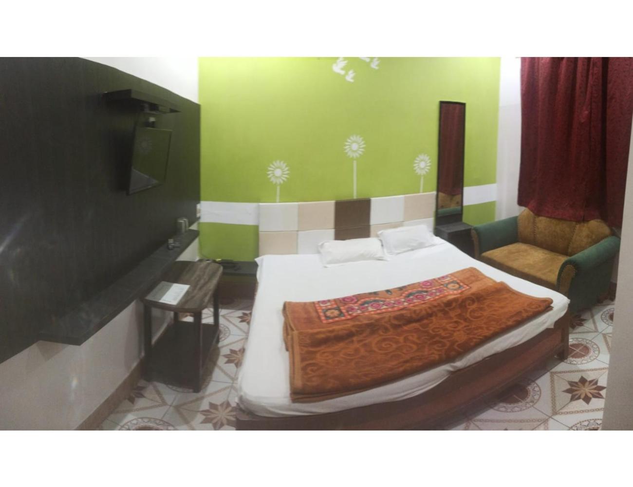 Deluxe Room - Photo 5