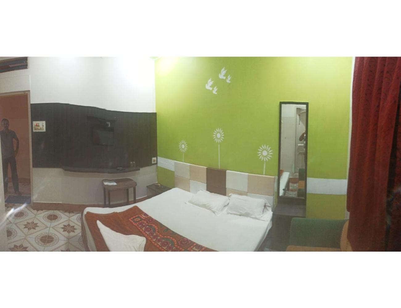 Deluxe Room - Photo 7