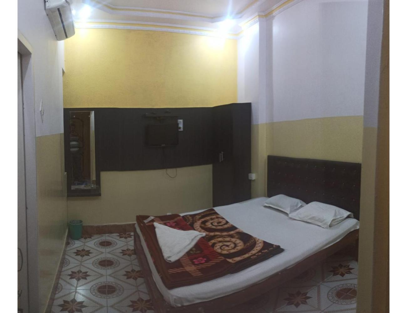 Deluxe Room - Photo 10