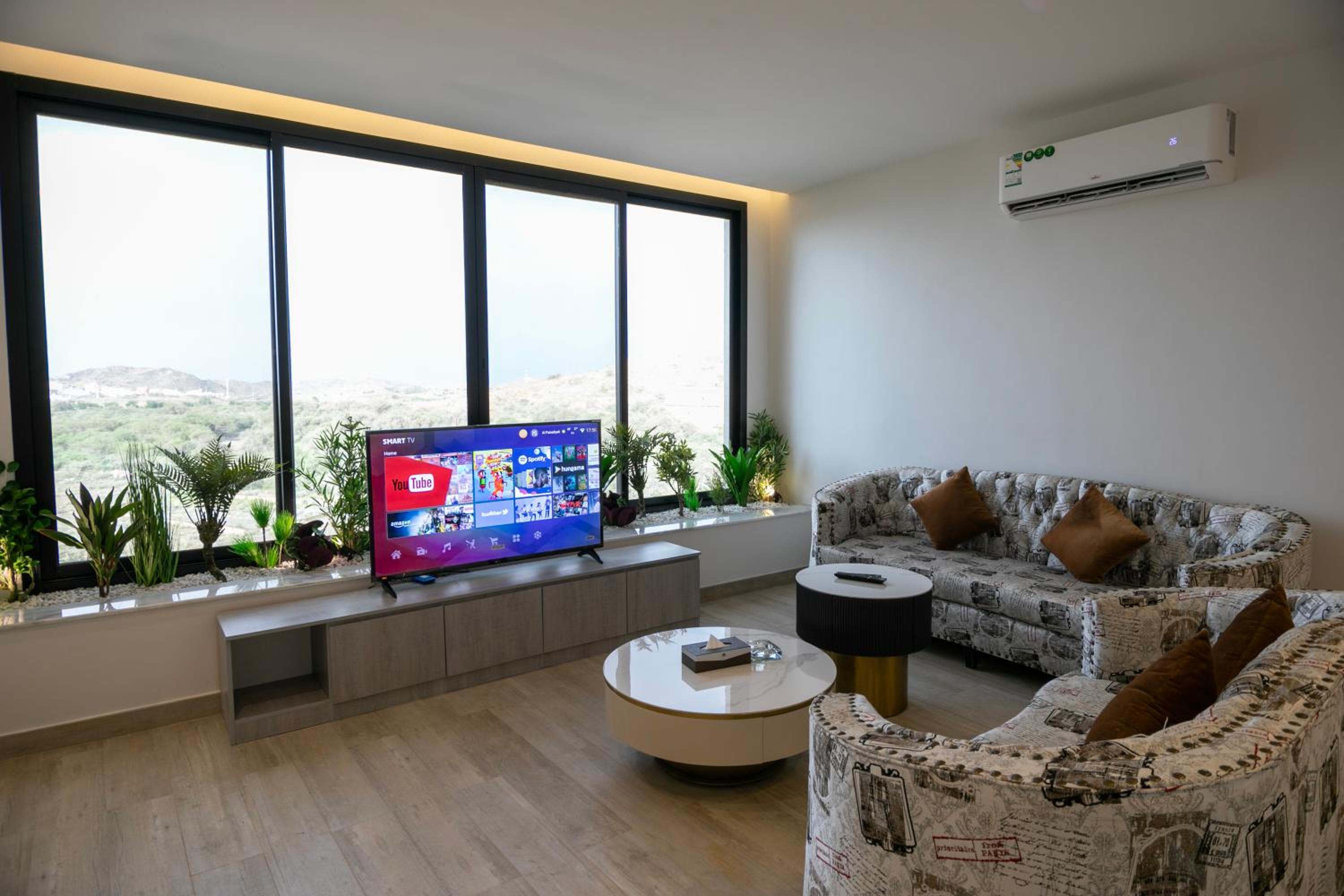 Apartment with Mountain View photo 3