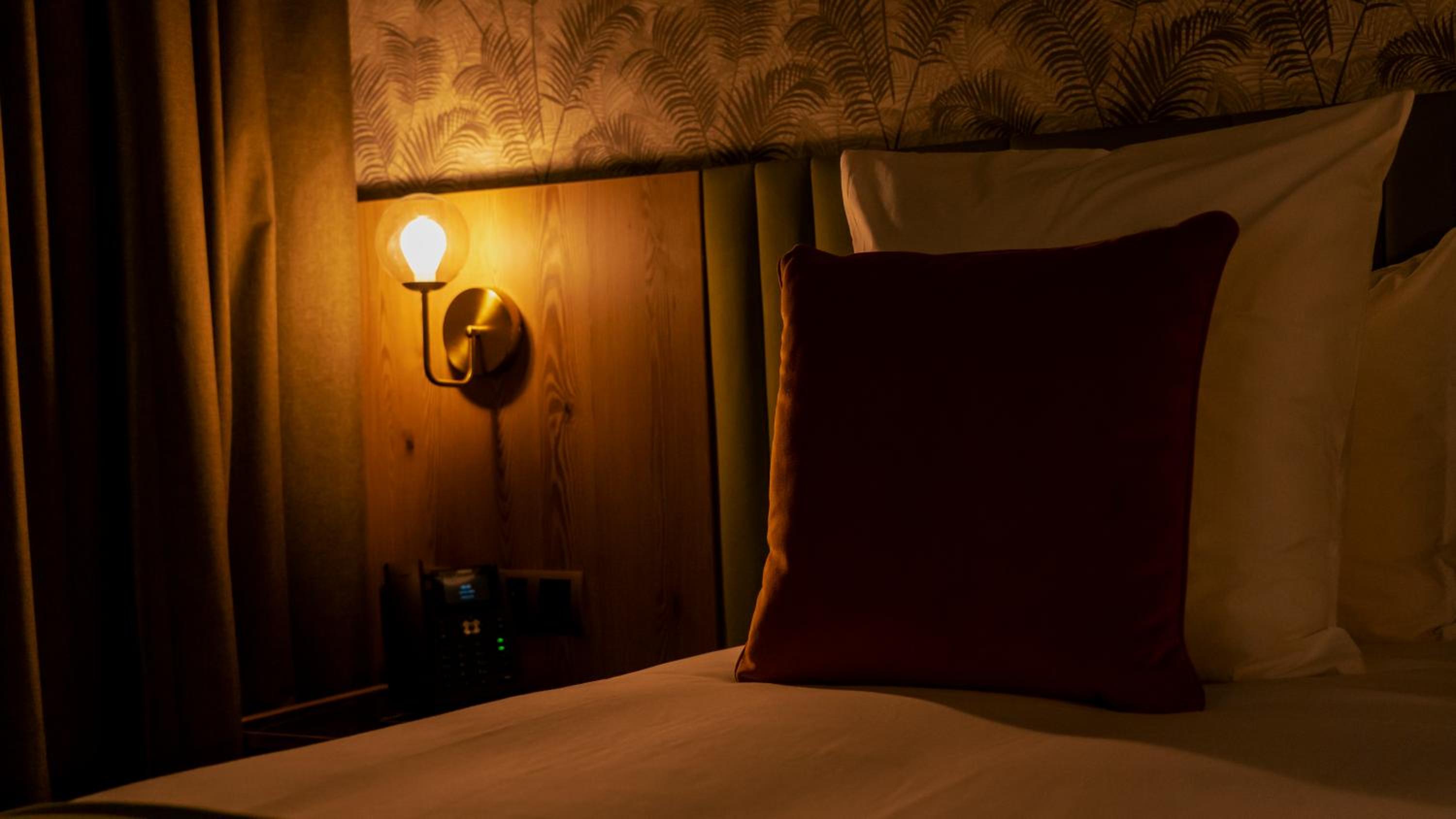 Deluxe Double Room with Balcony - Photo 6