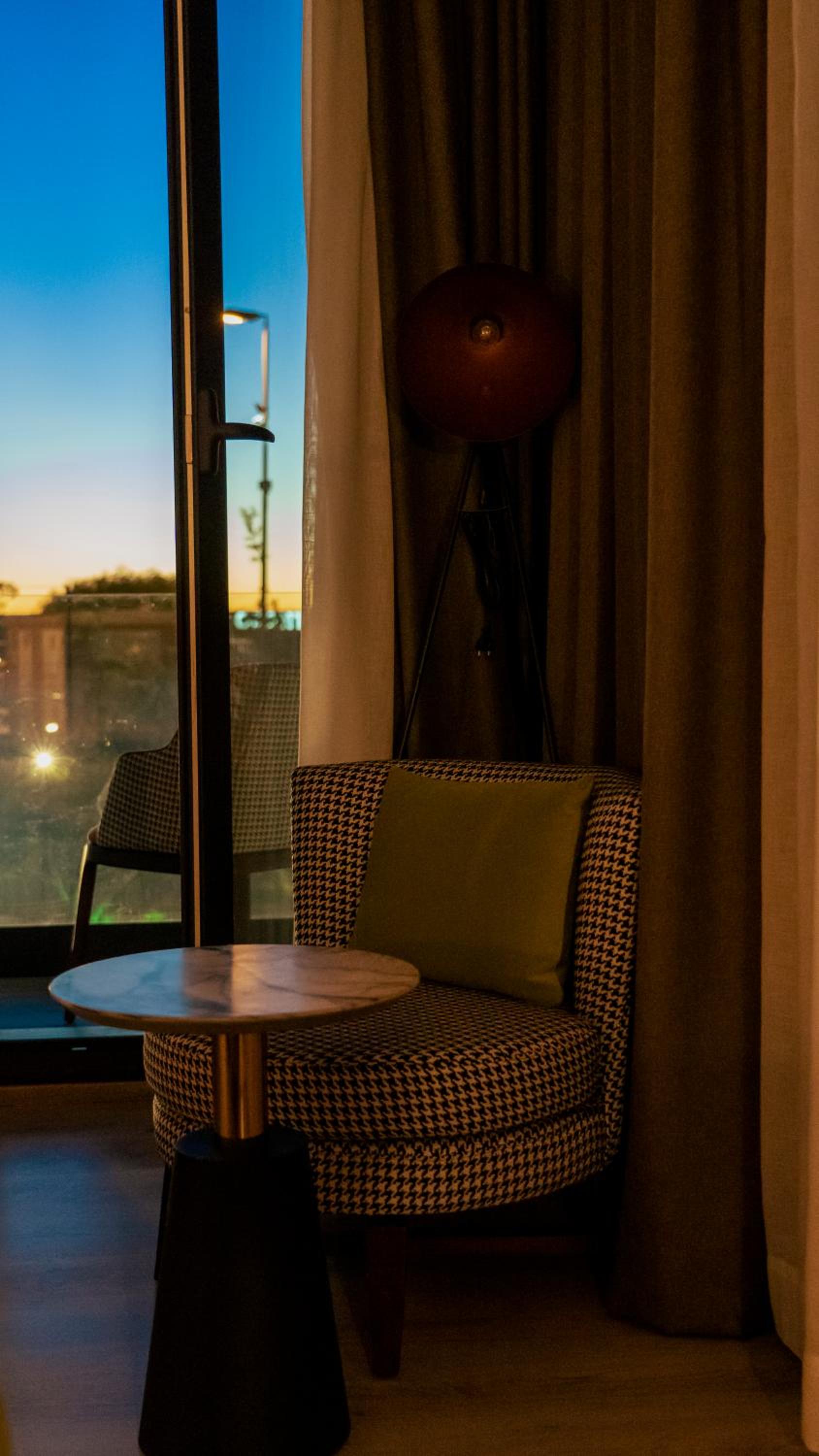 Deluxe Double Room with Balcony - Photo 7