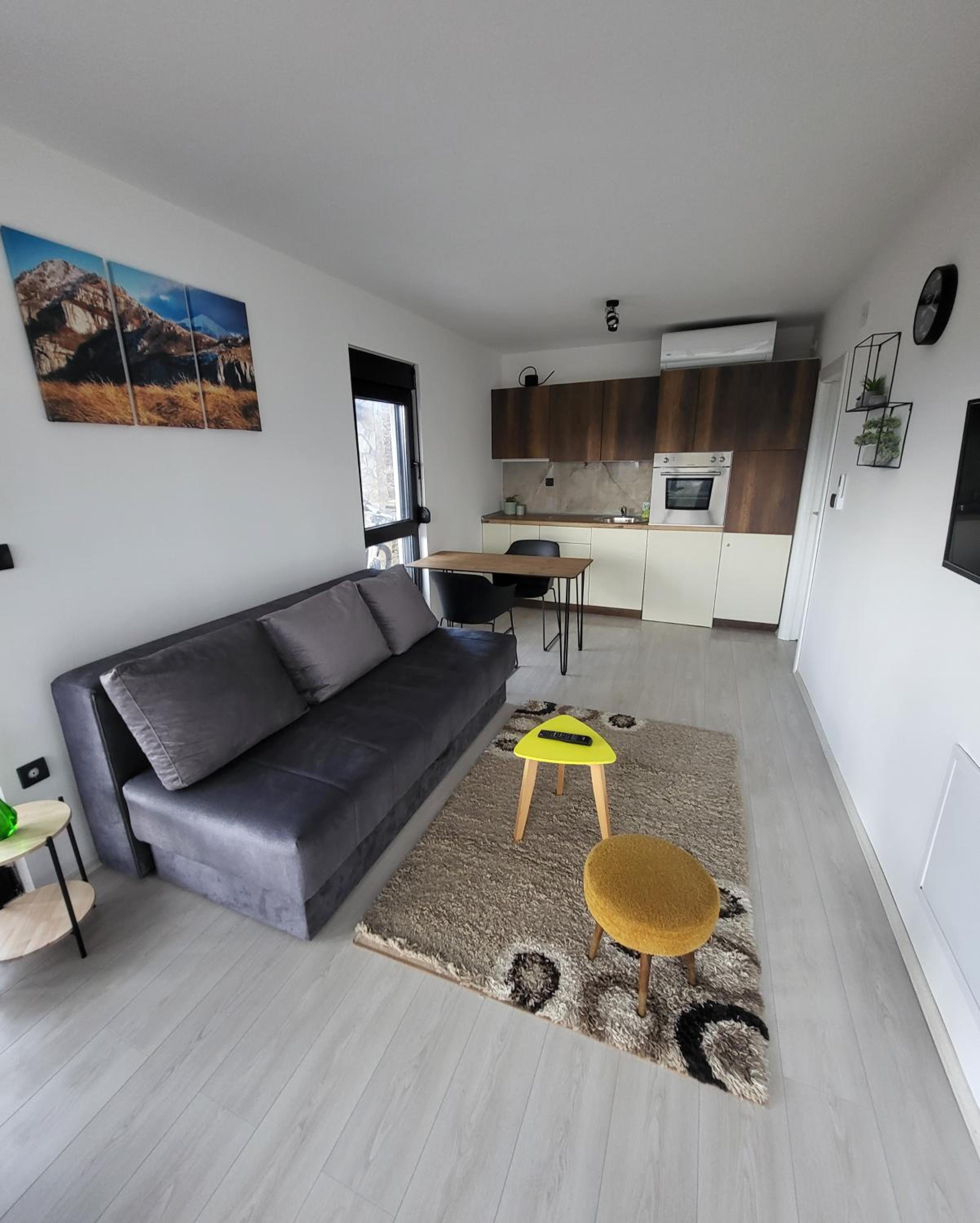 One-Bedroom House photo 1