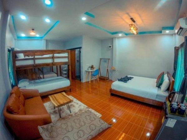 One-Bedroom House - Photo 2