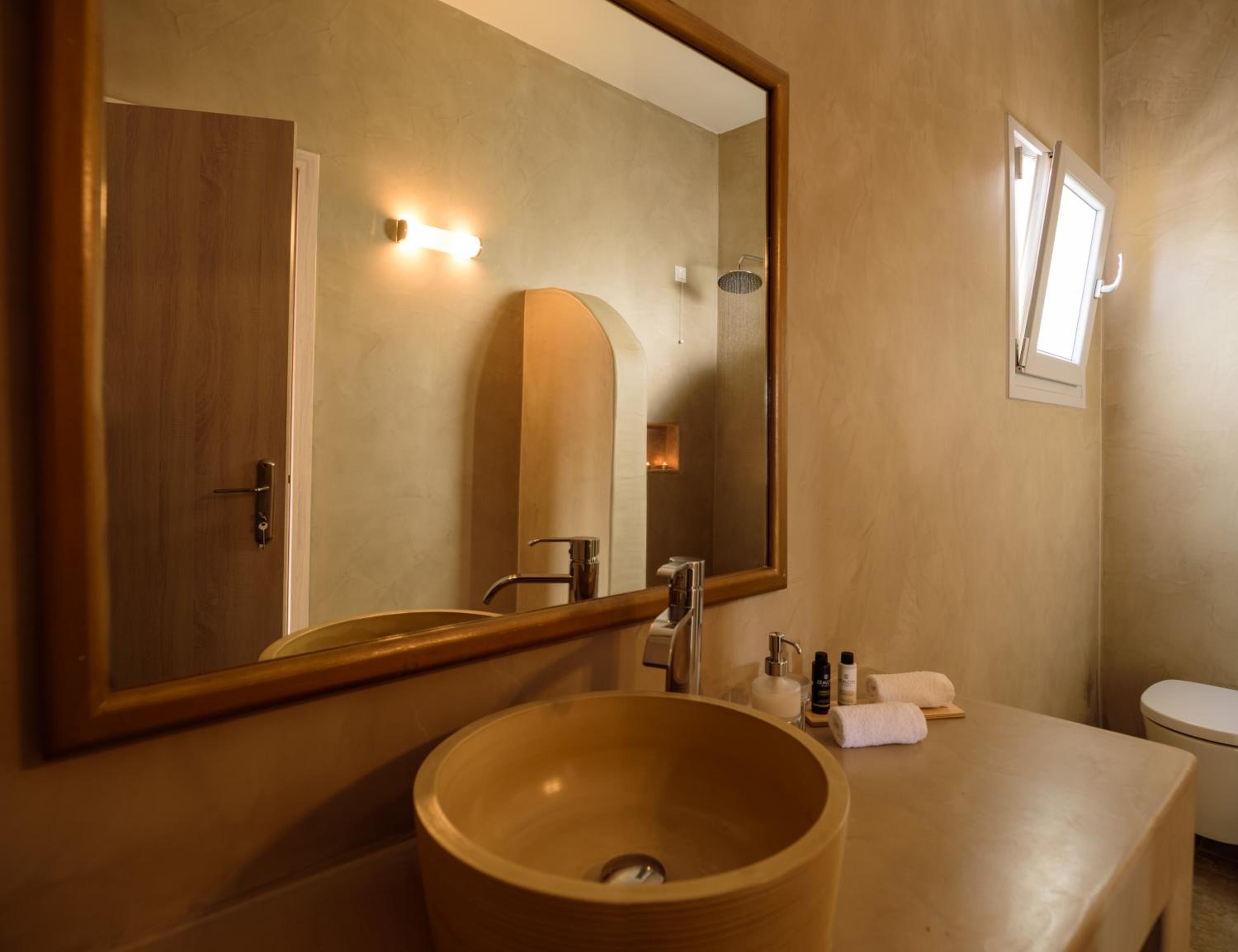 Superior Suite - Photo 20