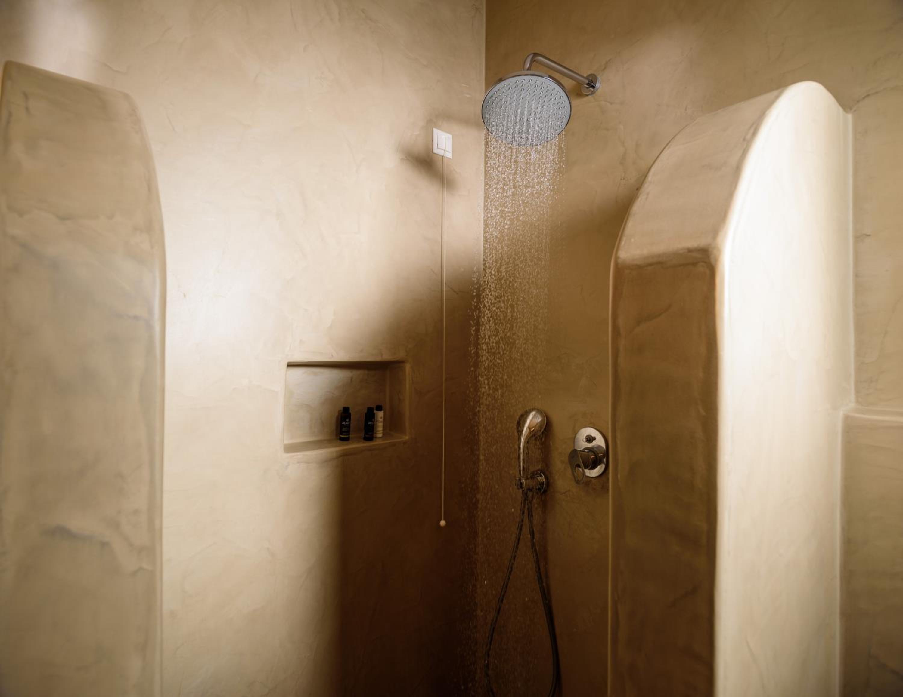 Superior Suite - Photo 15